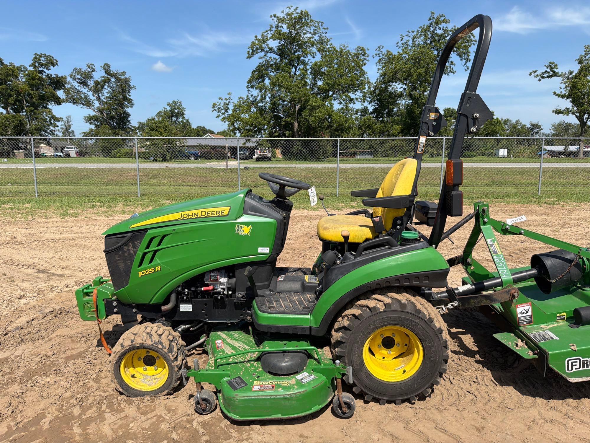 John Deere 1025R