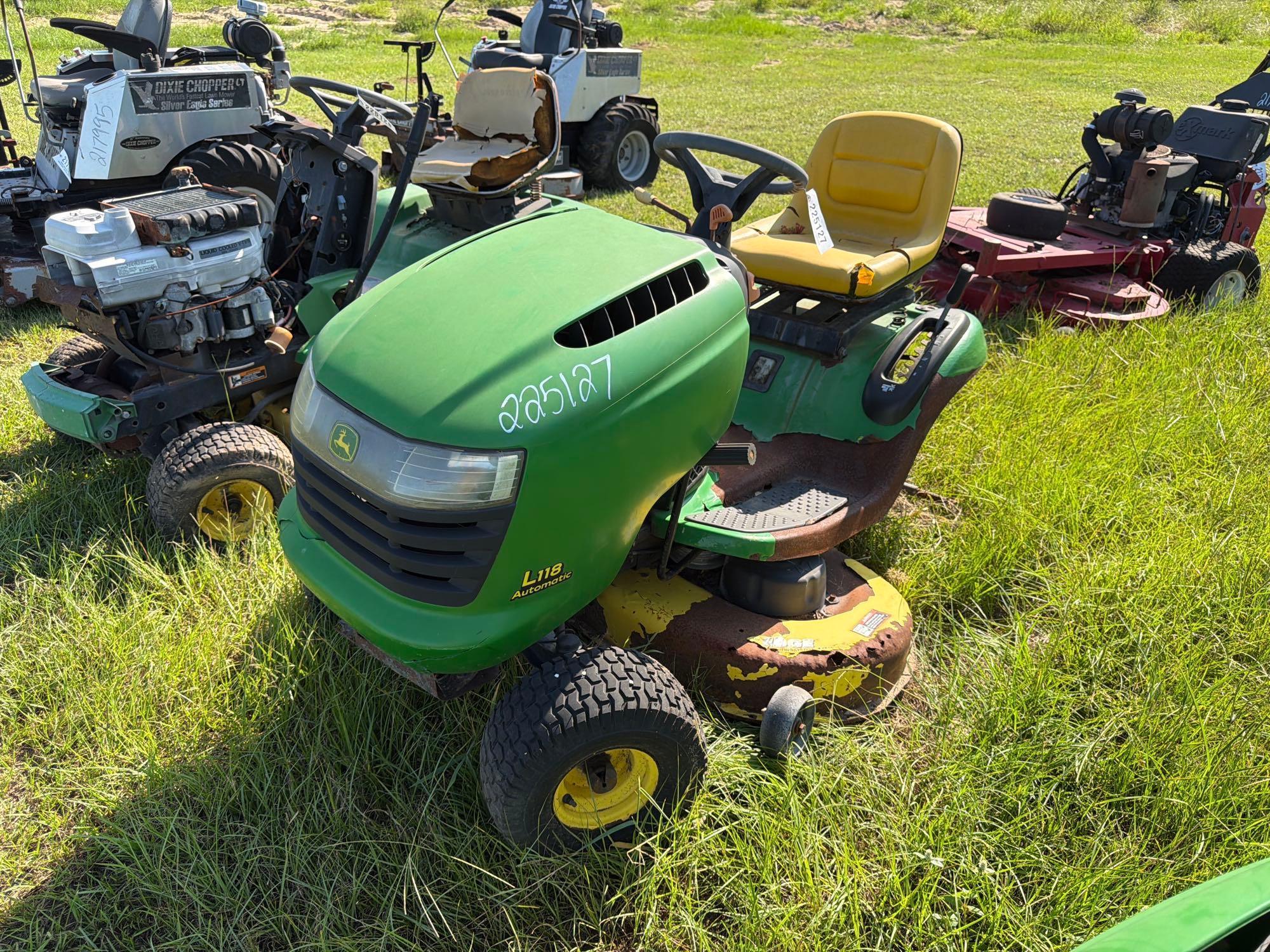John Deere L118