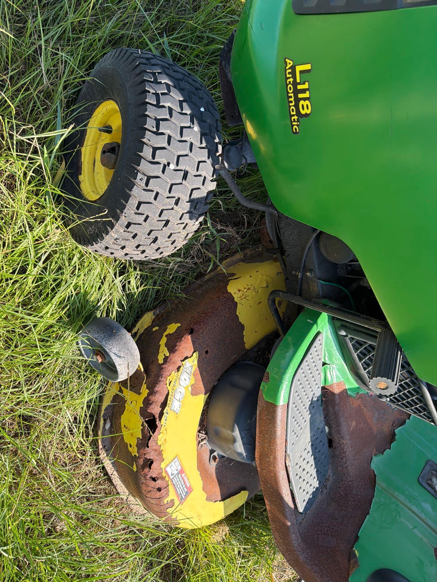 John Deere L118