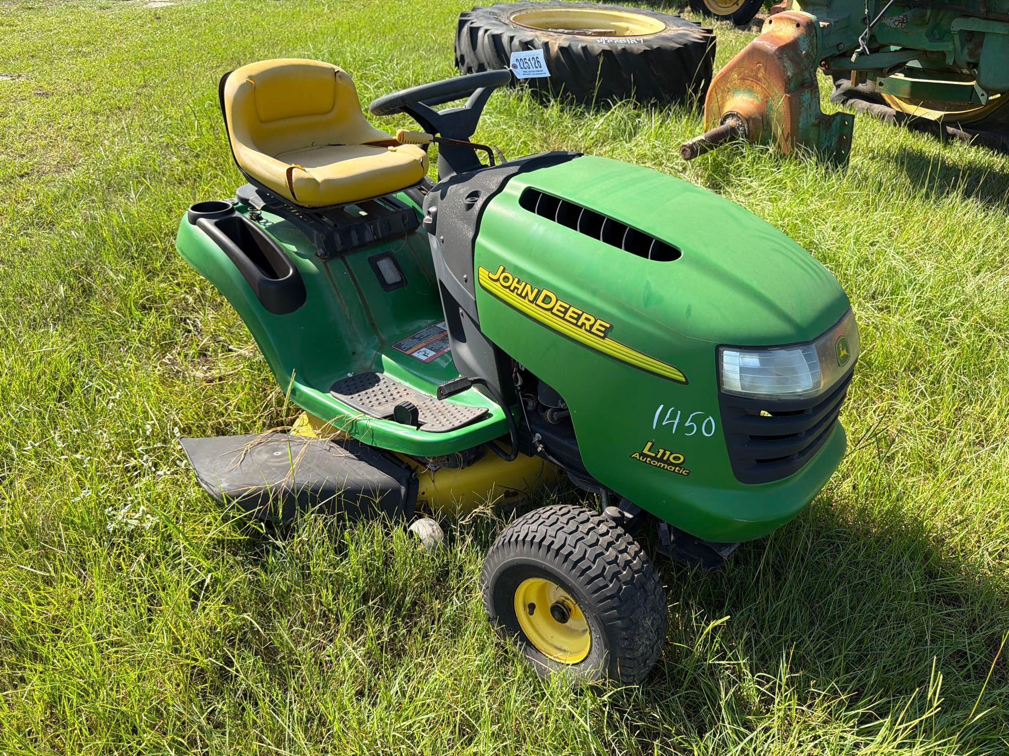 John Deere L110