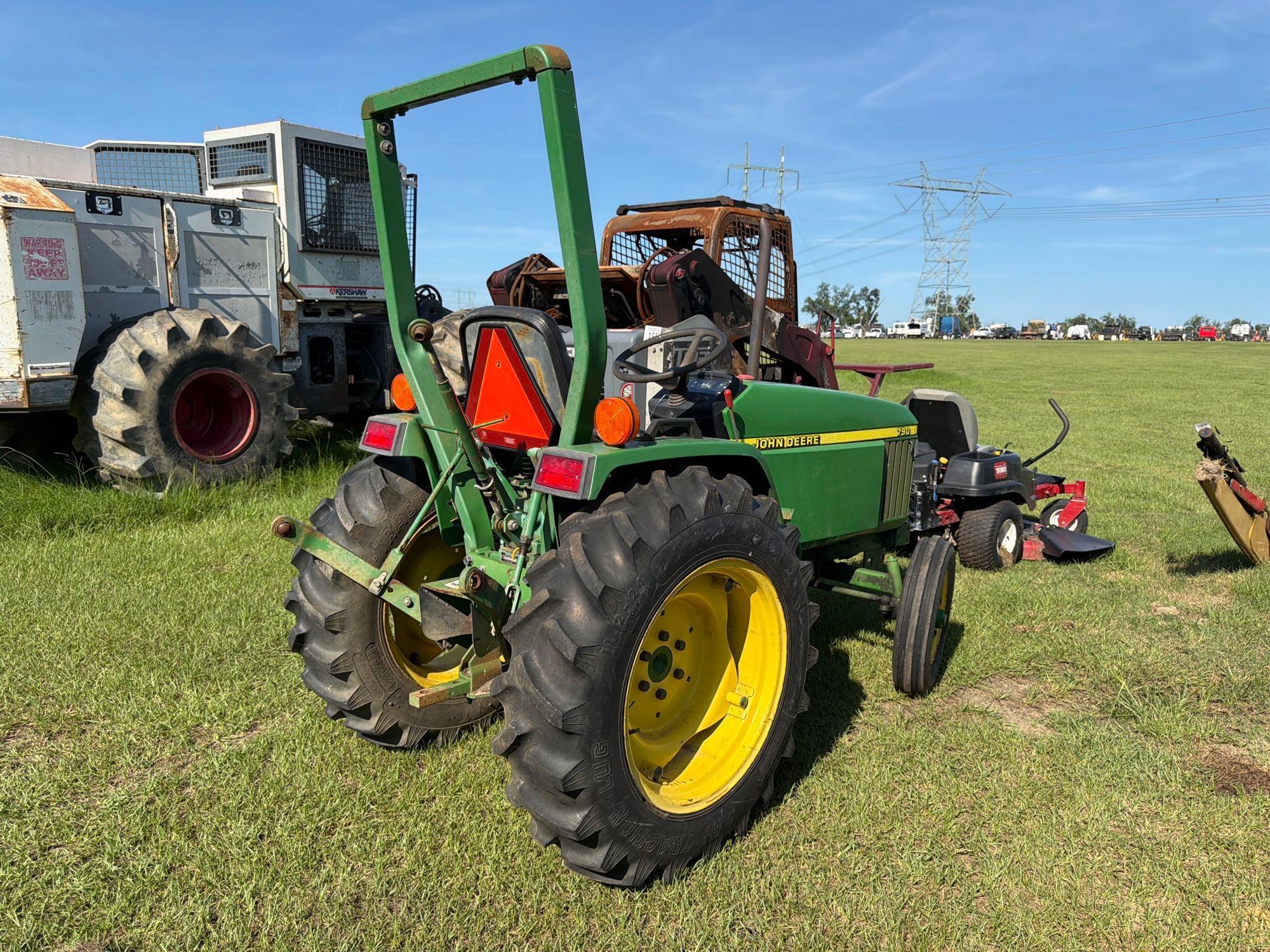 John Deere 790