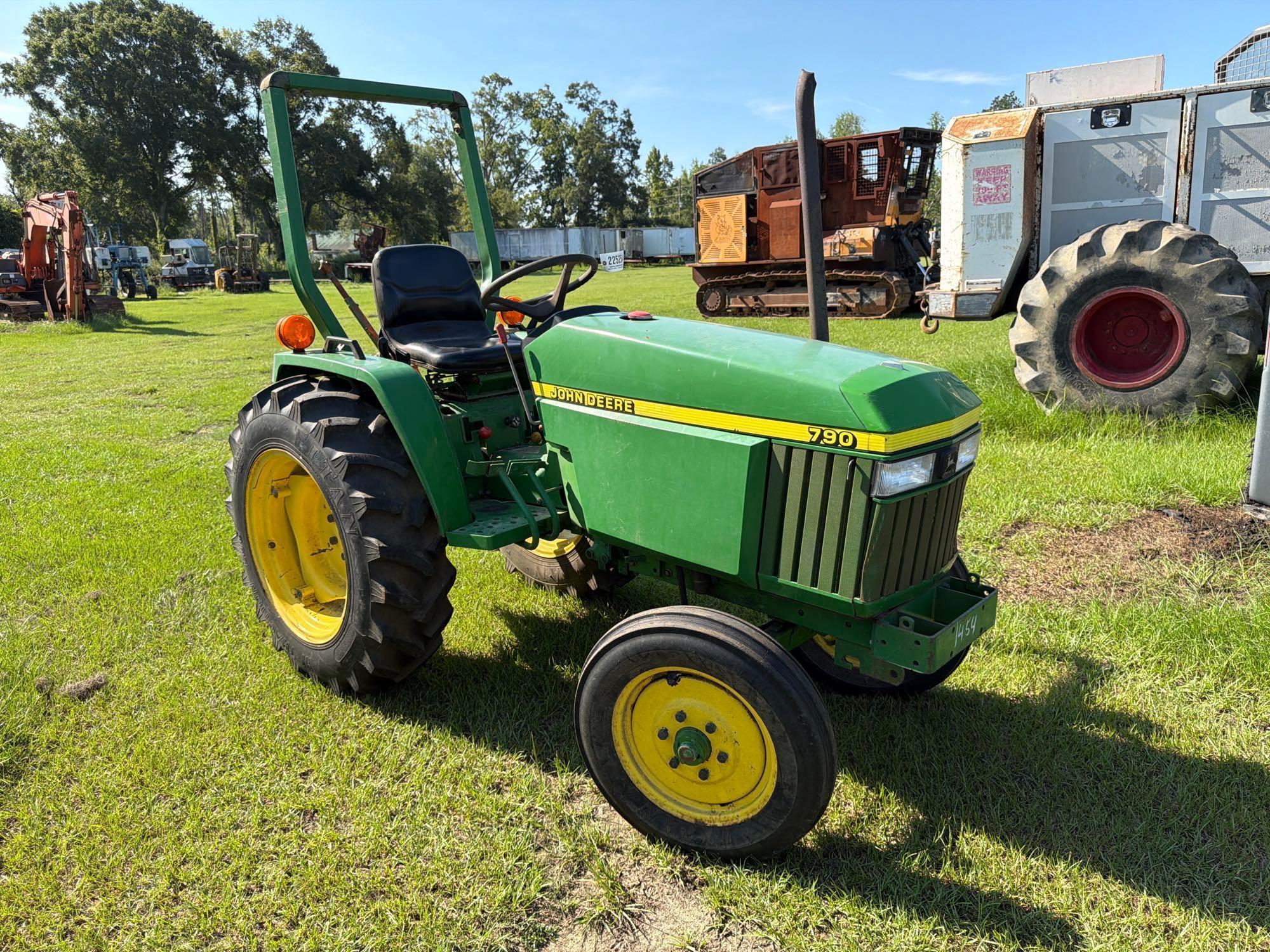 John Deere 790