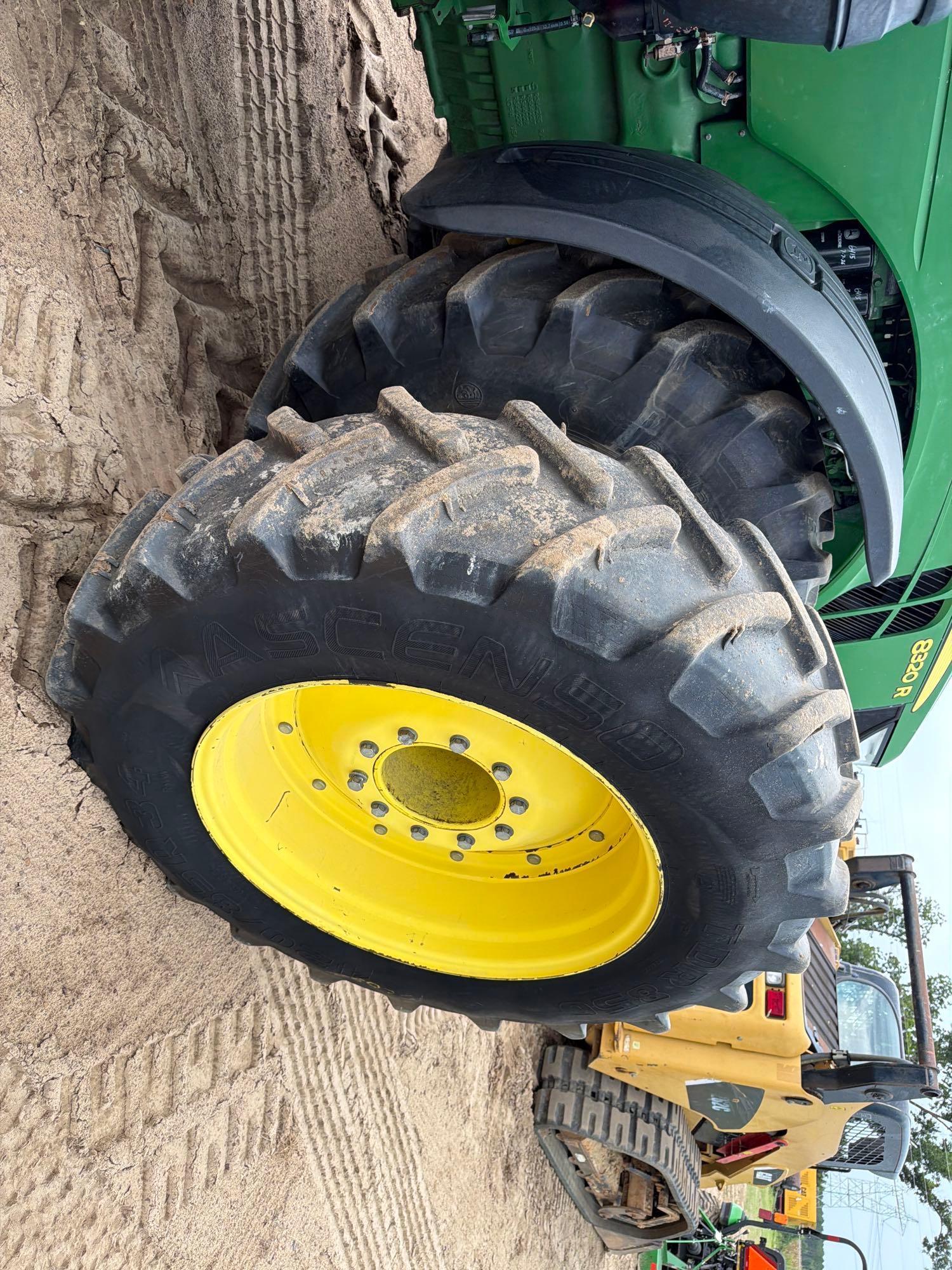 John Deere 8320R
