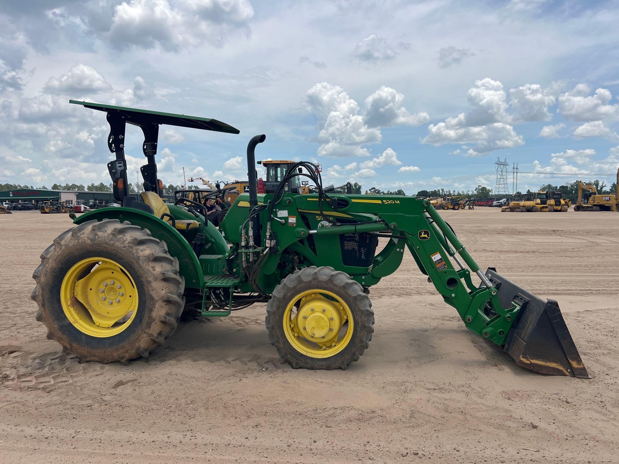 John Deere 5075E