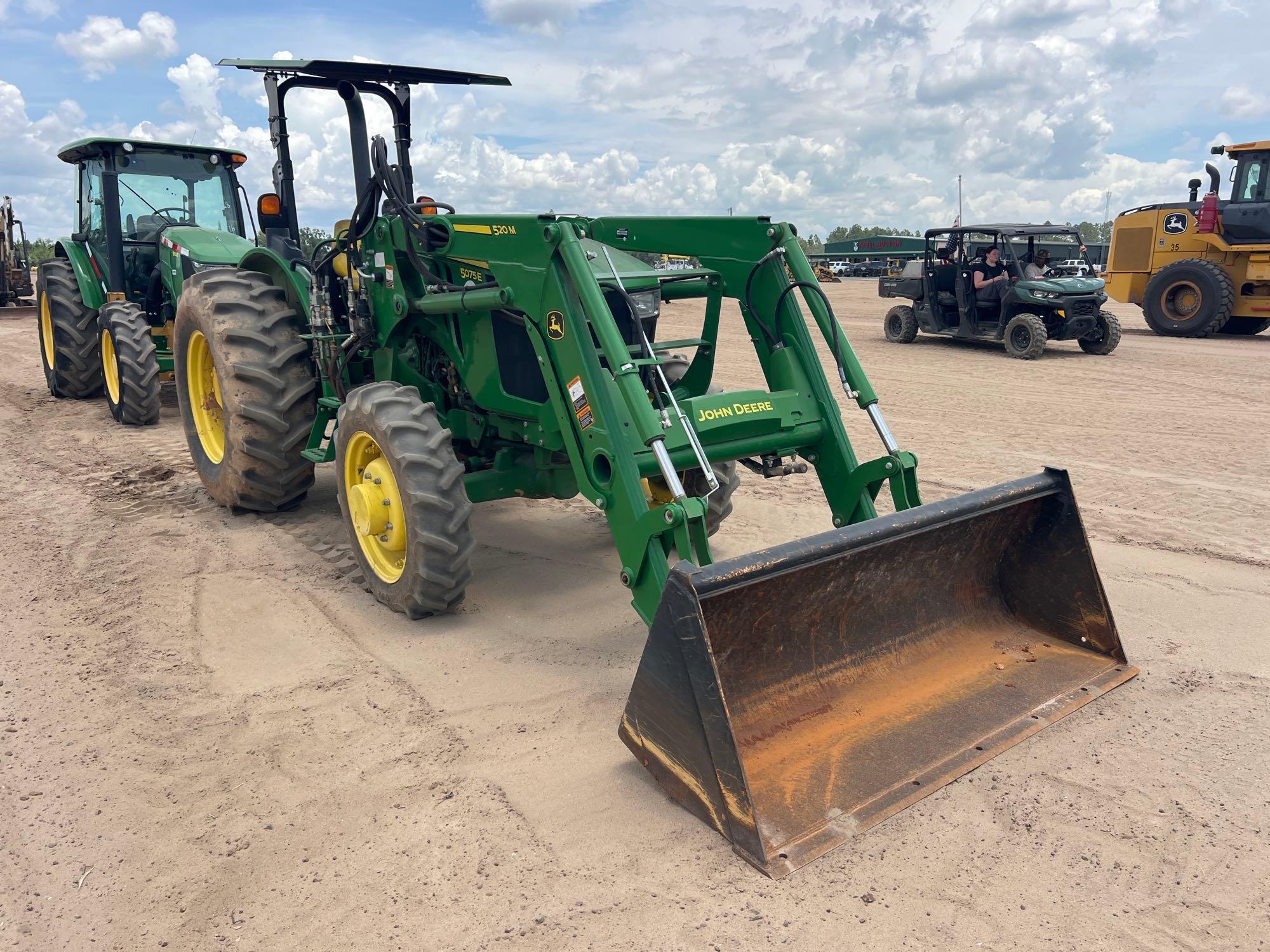 John Deere 5075E