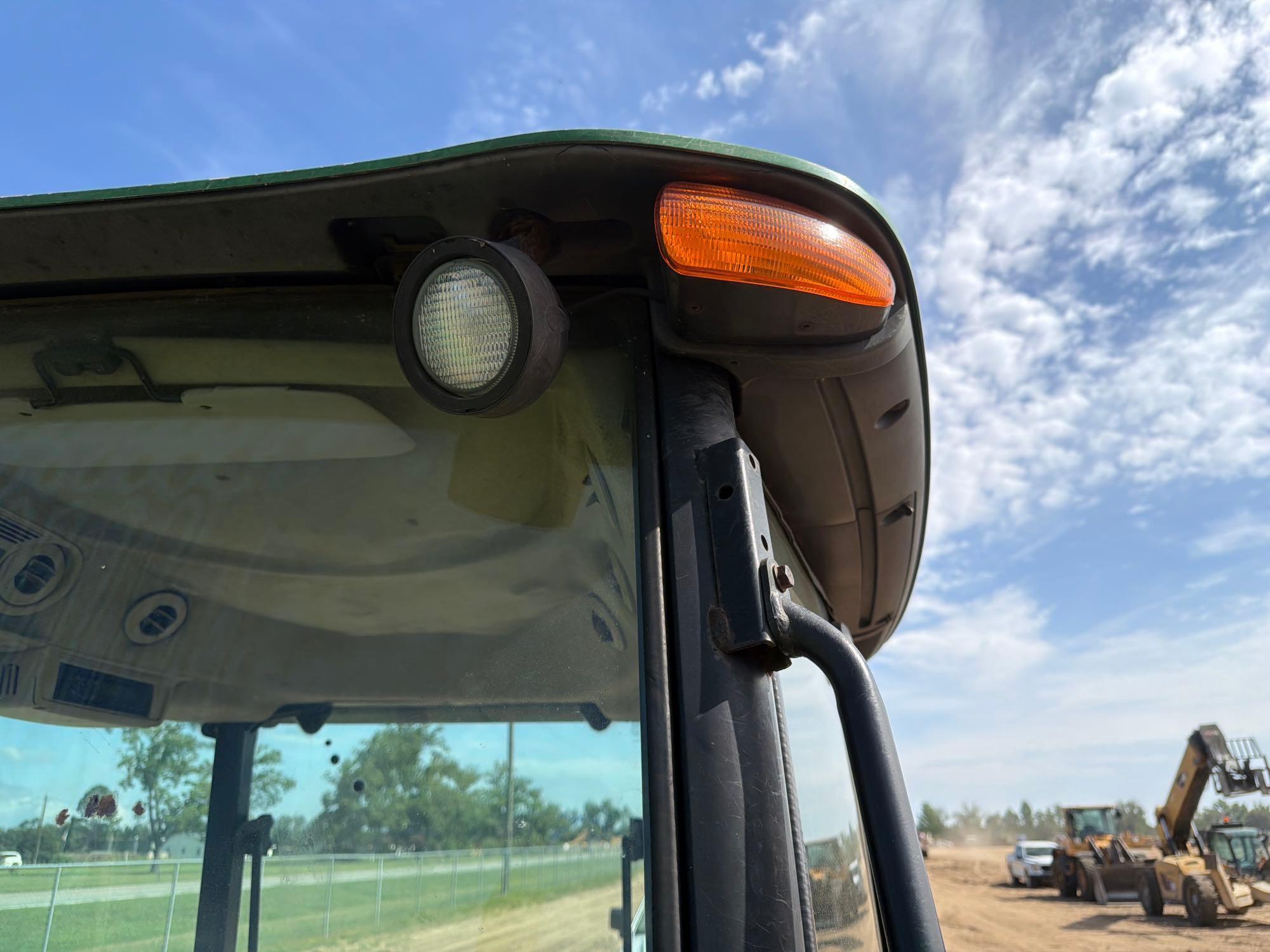 John Deere 5101E