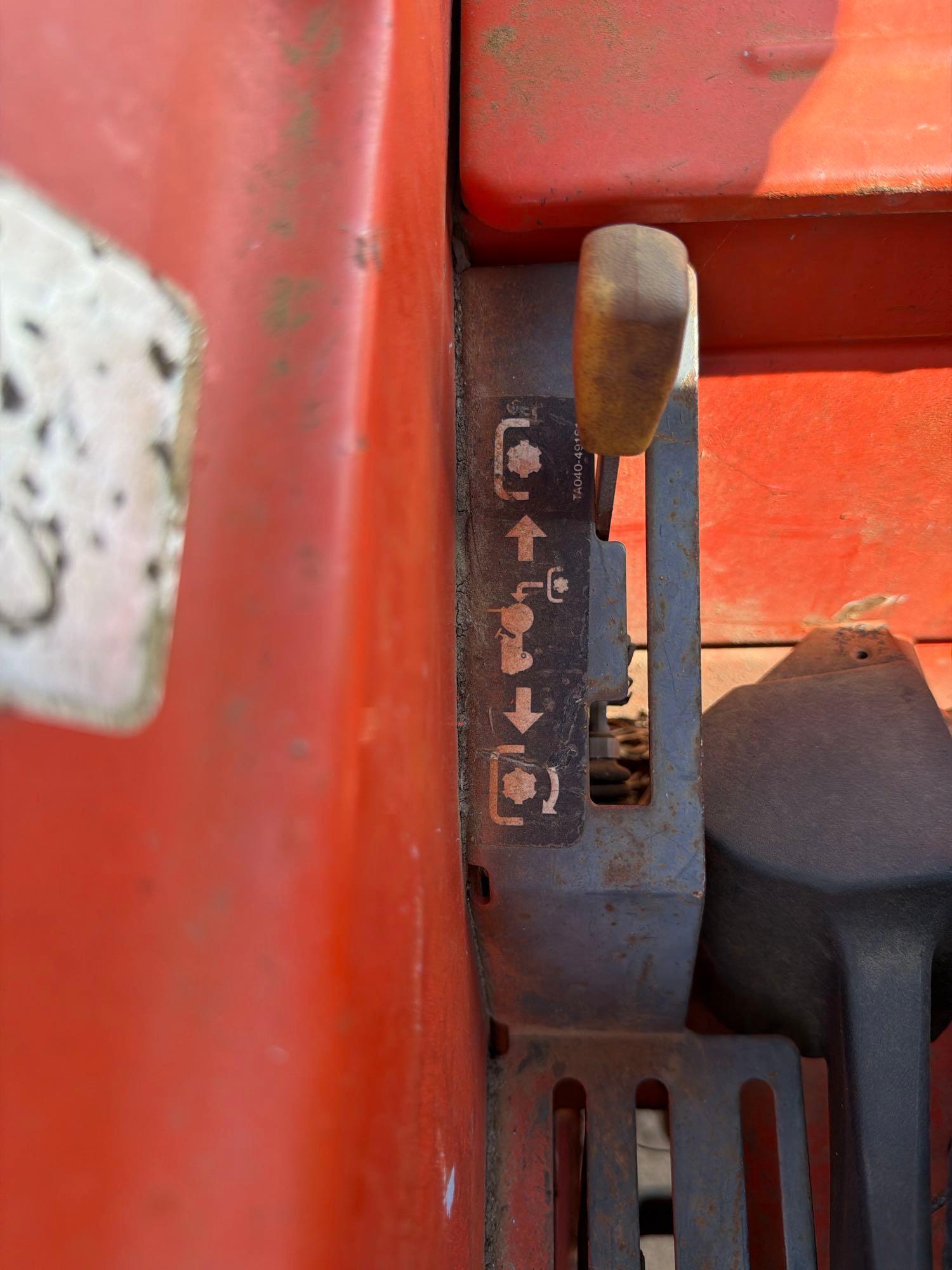 Kubota L3300