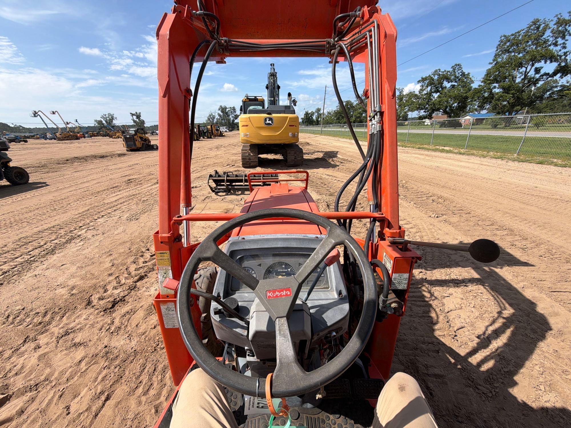 Kubota L3300