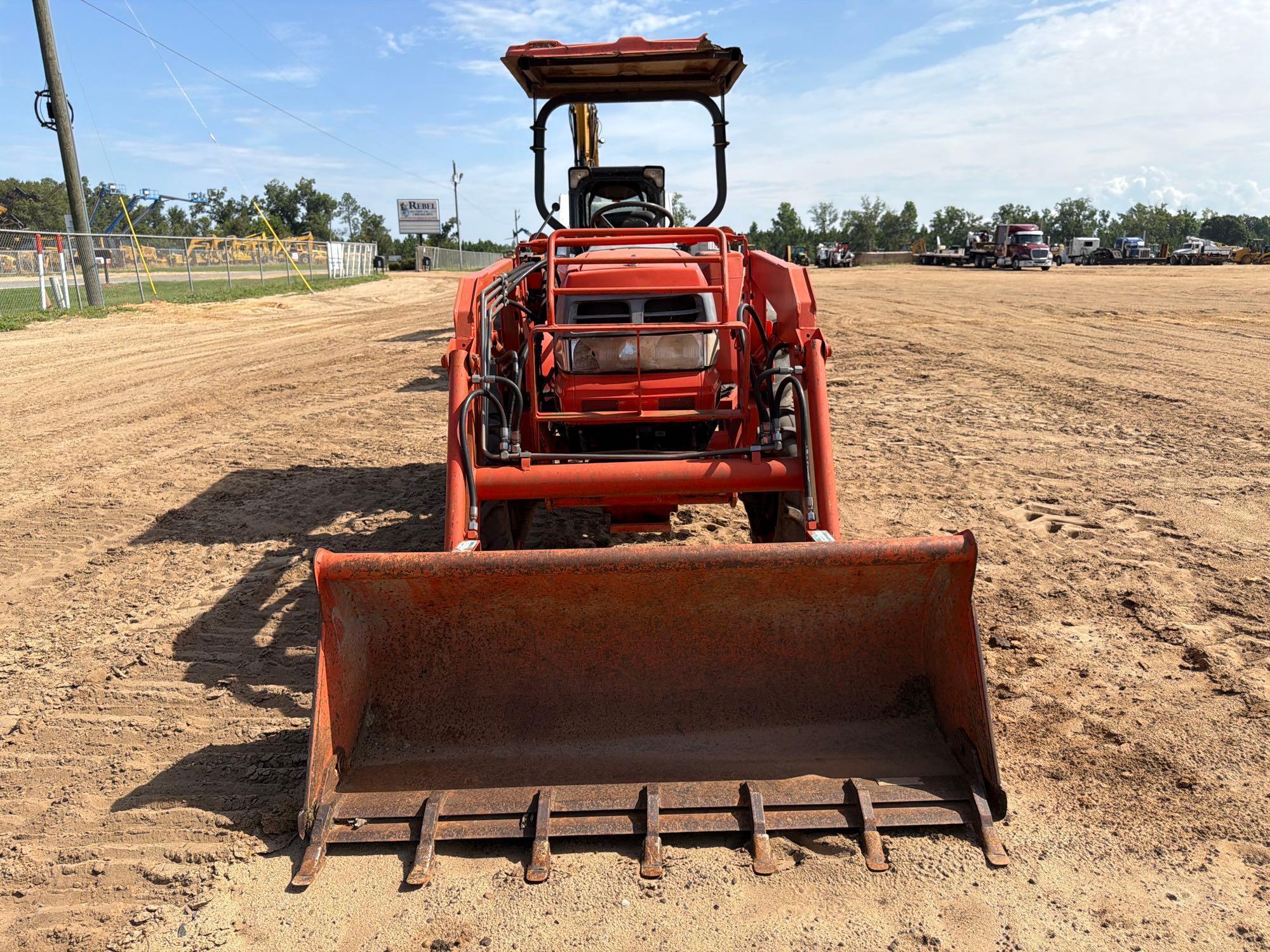 Kubota L3300