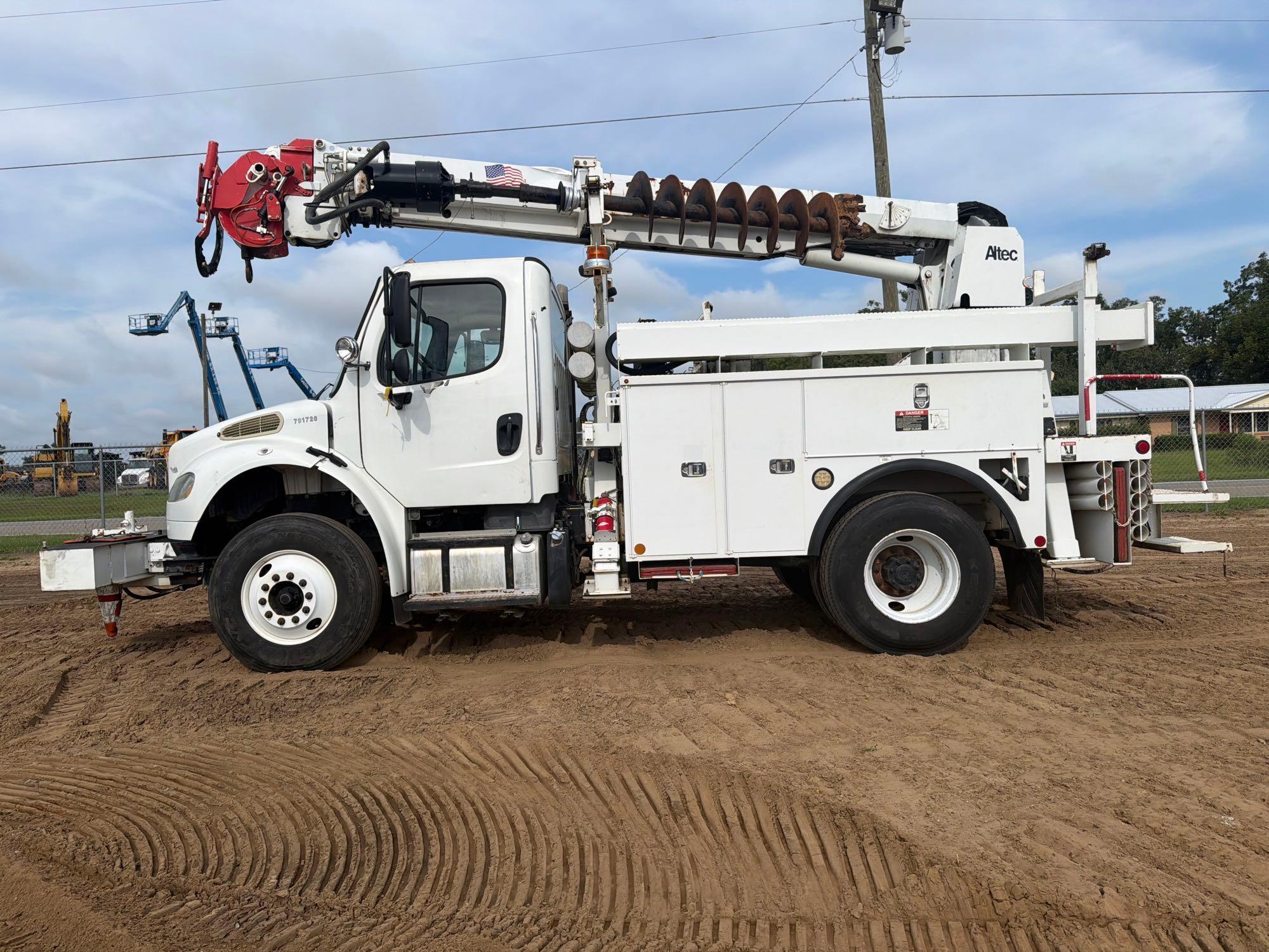2011 Freightliner M2106
