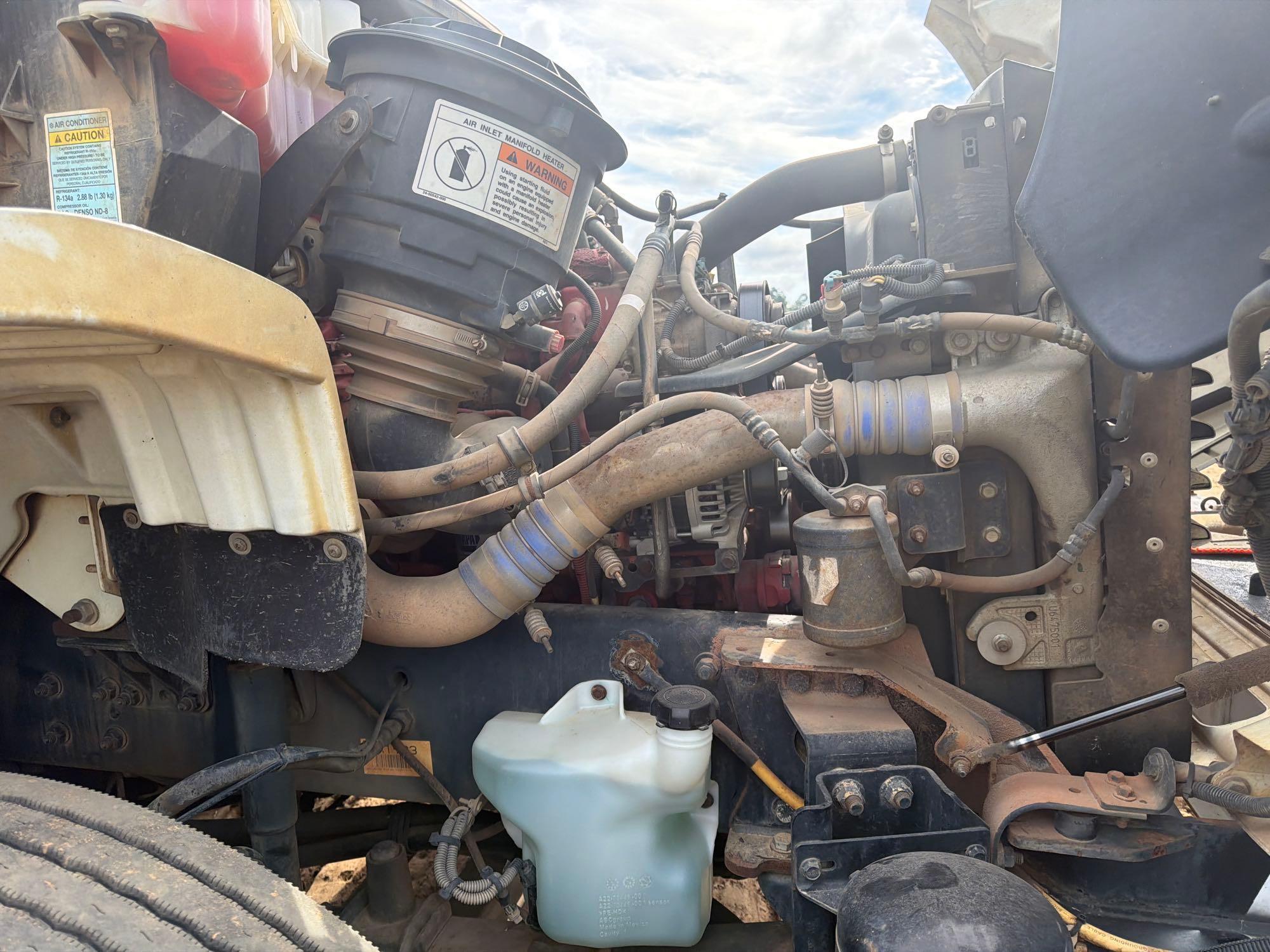 2011 Freightliner M2106