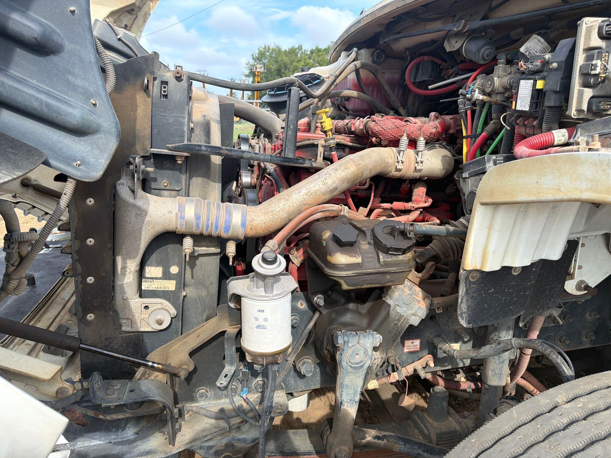 2011 Freightliner M2106
