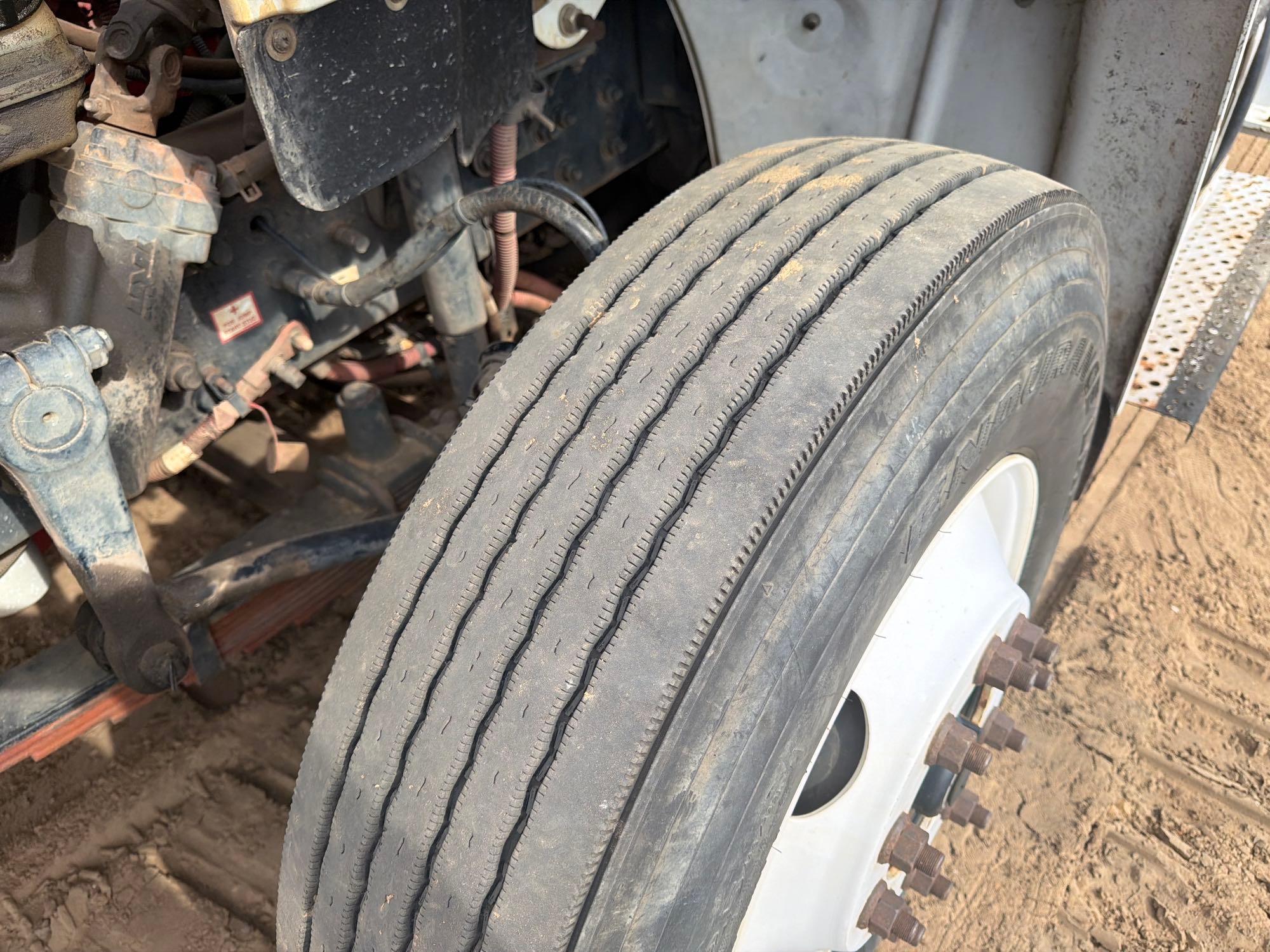 2011 Freightliner M2106