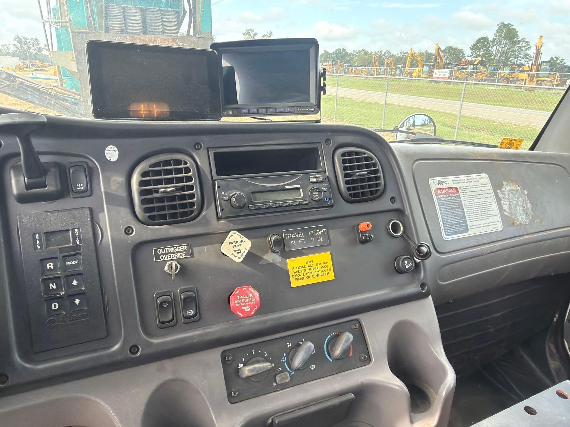2011 Freightliner M2106