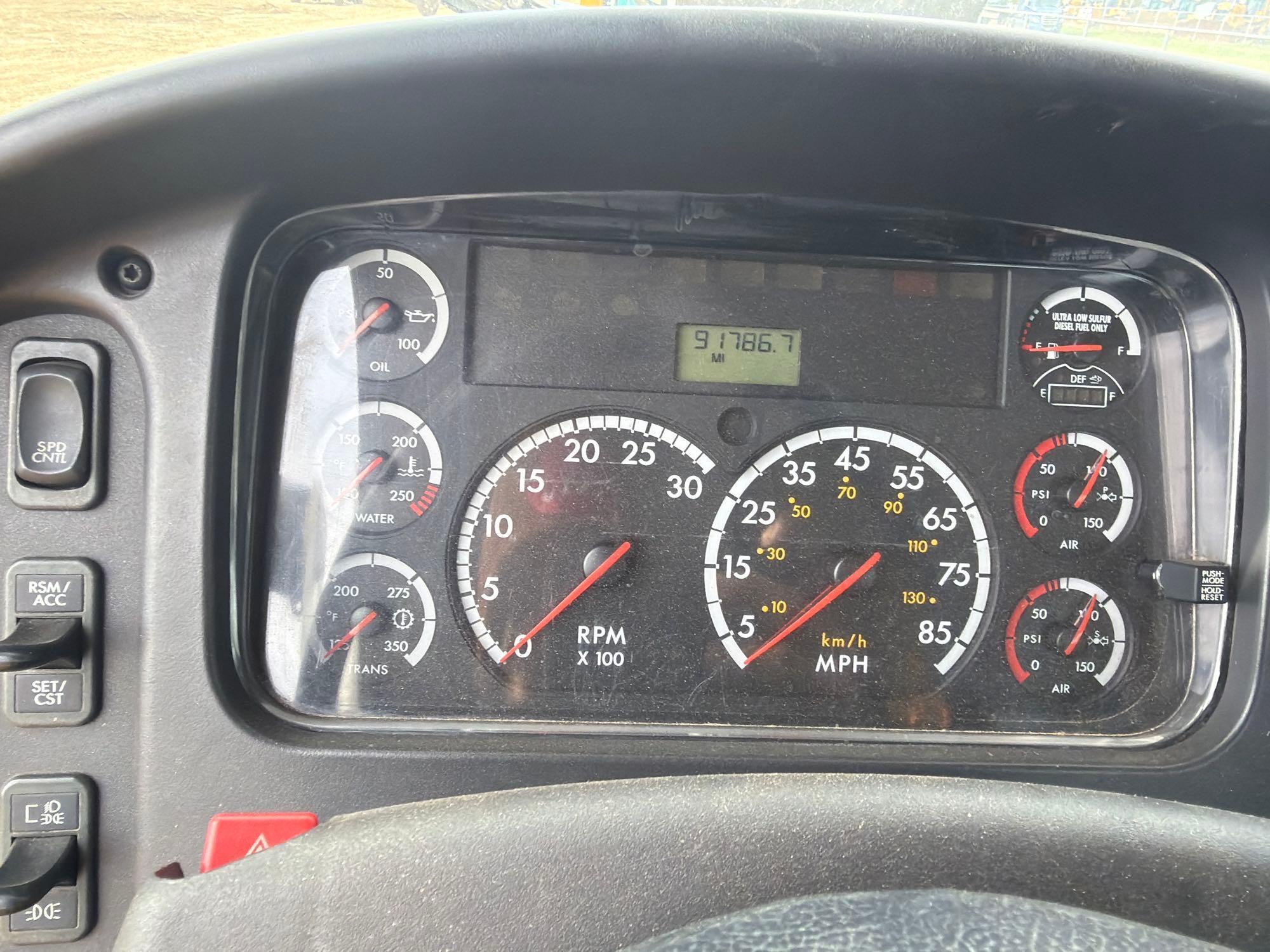 2011 Freightliner M2106