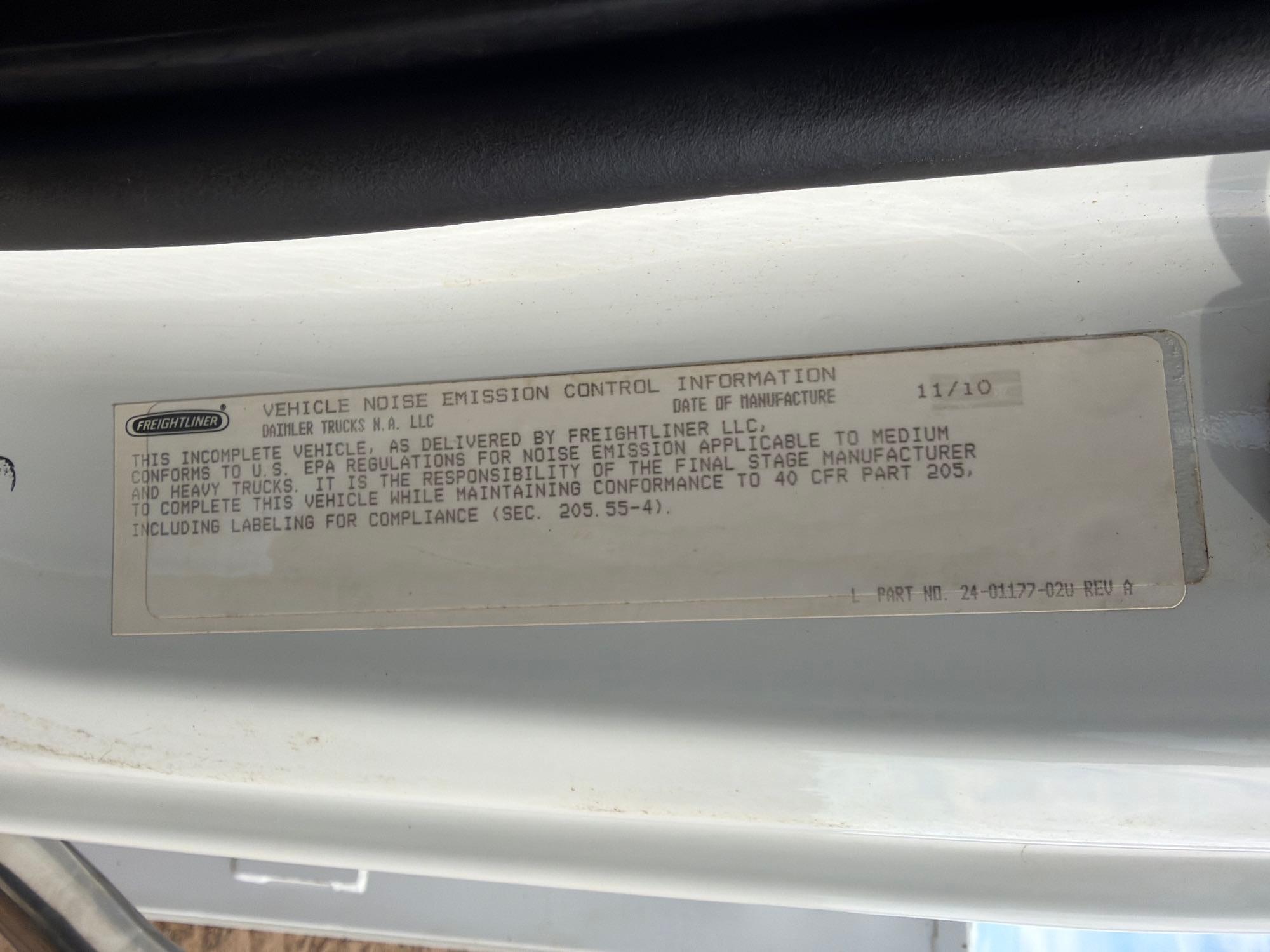 2011 Freightliner M2106