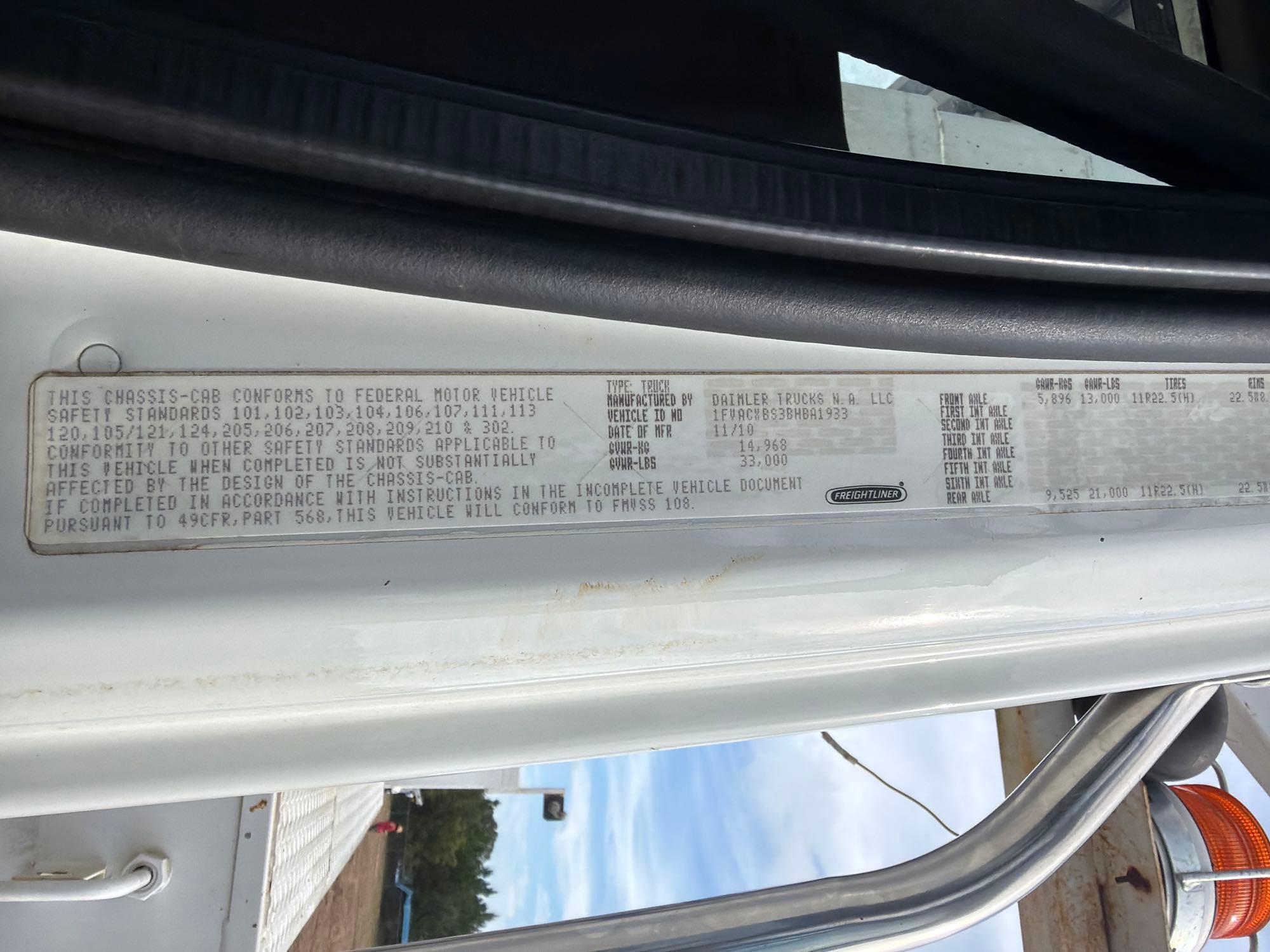 2011 Freightliner M2106