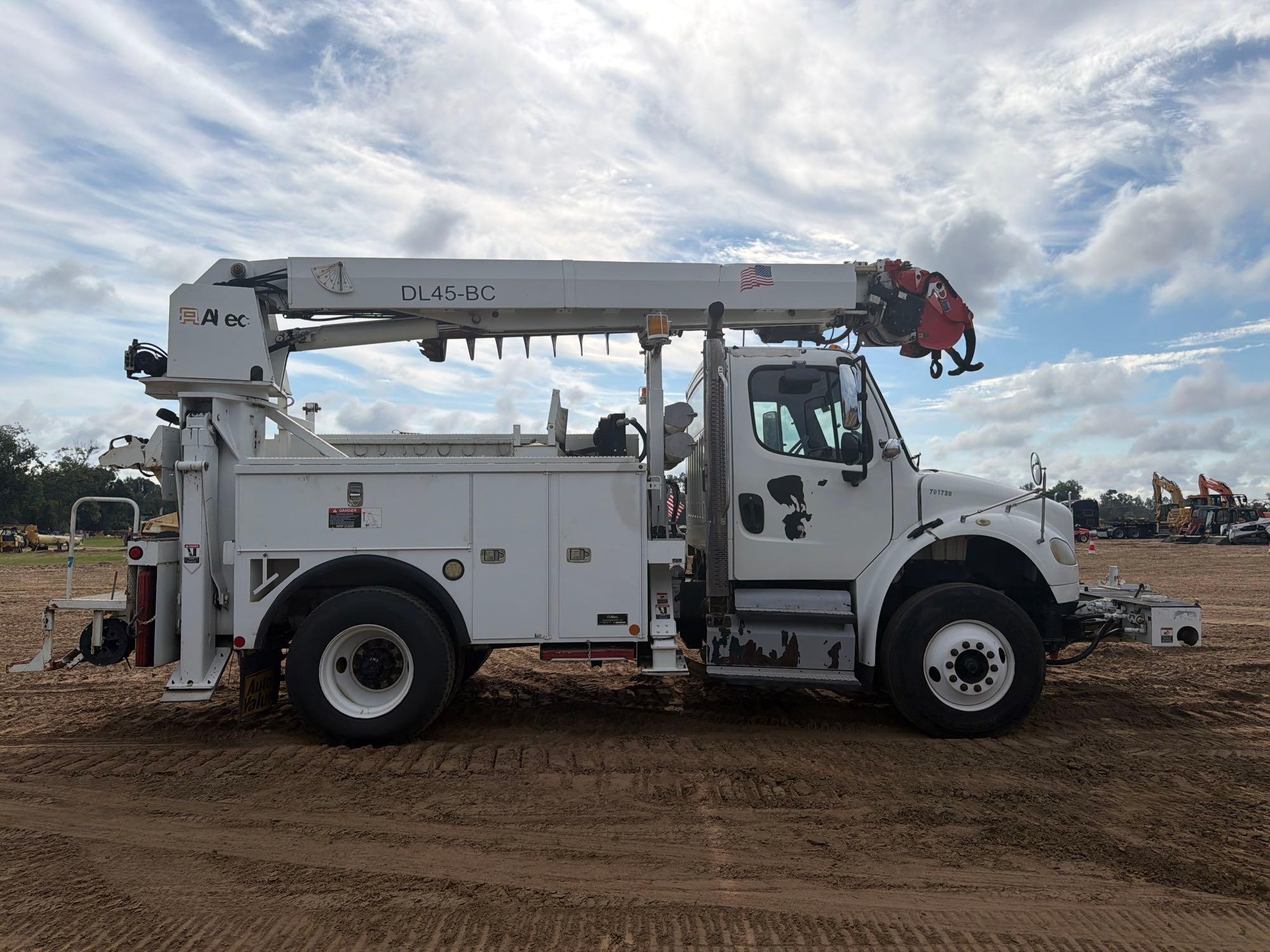 2011 Freightliner M2106
