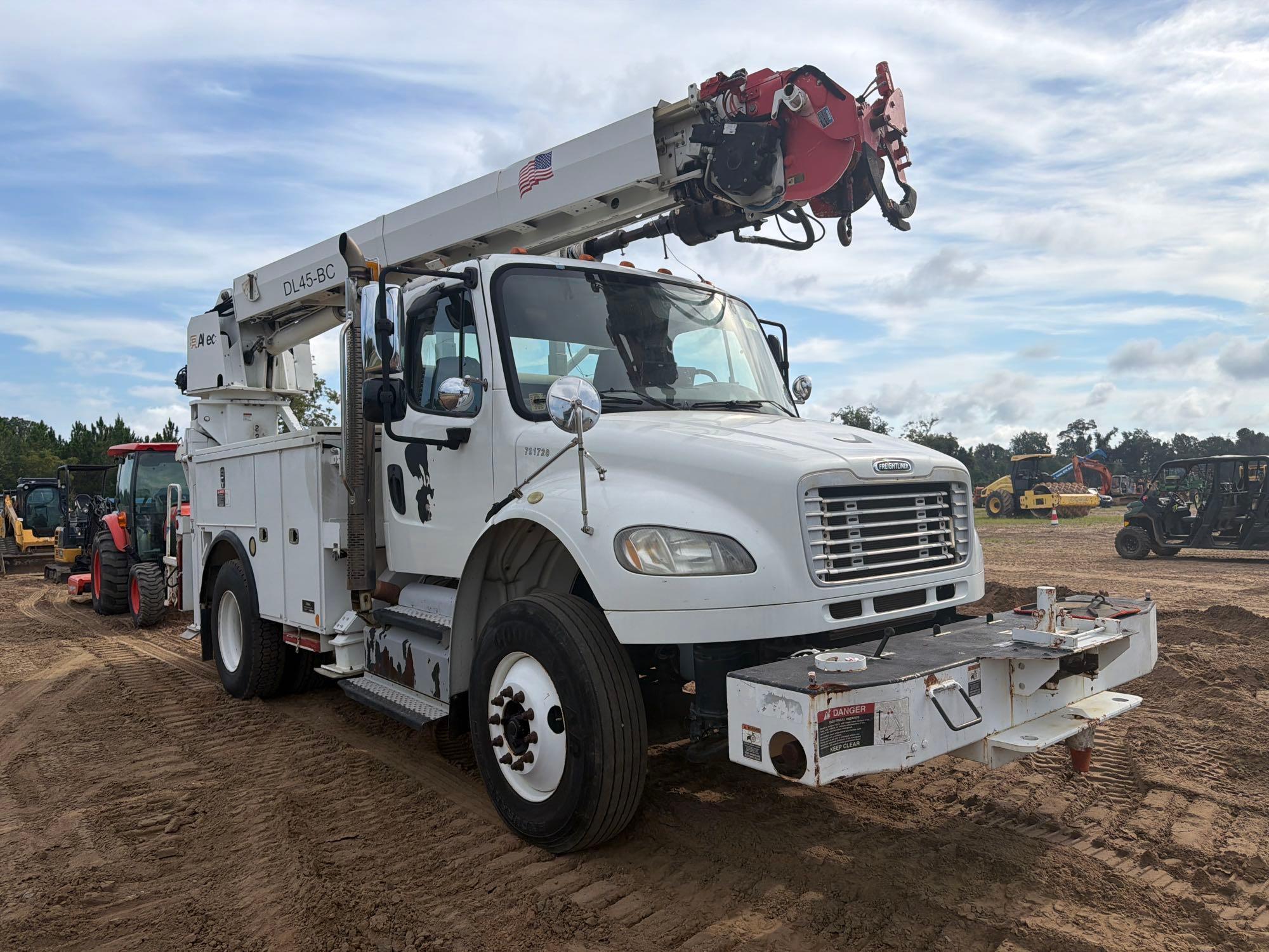 2011 Freightliner M2106