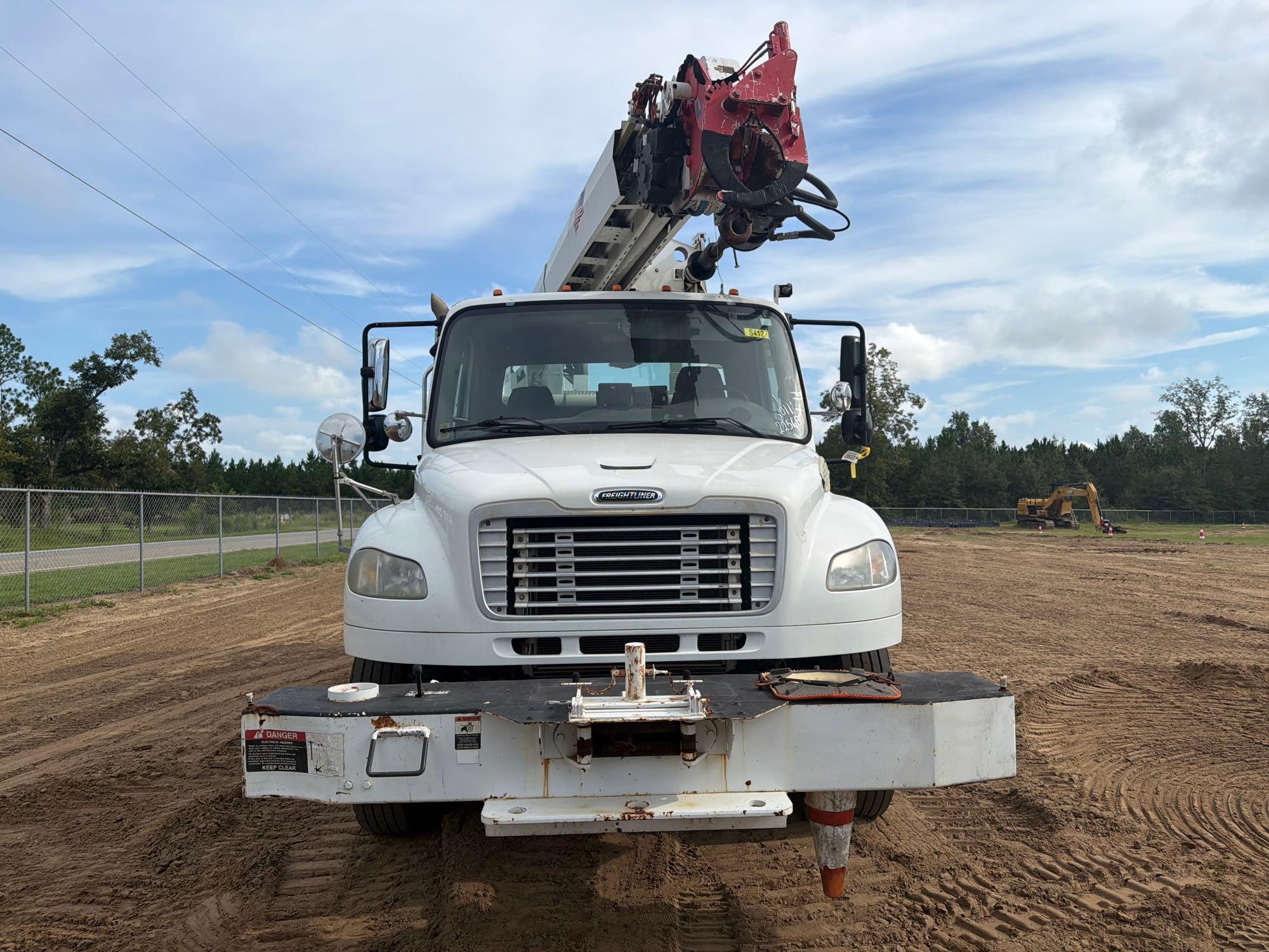2011 Freightliner M2106