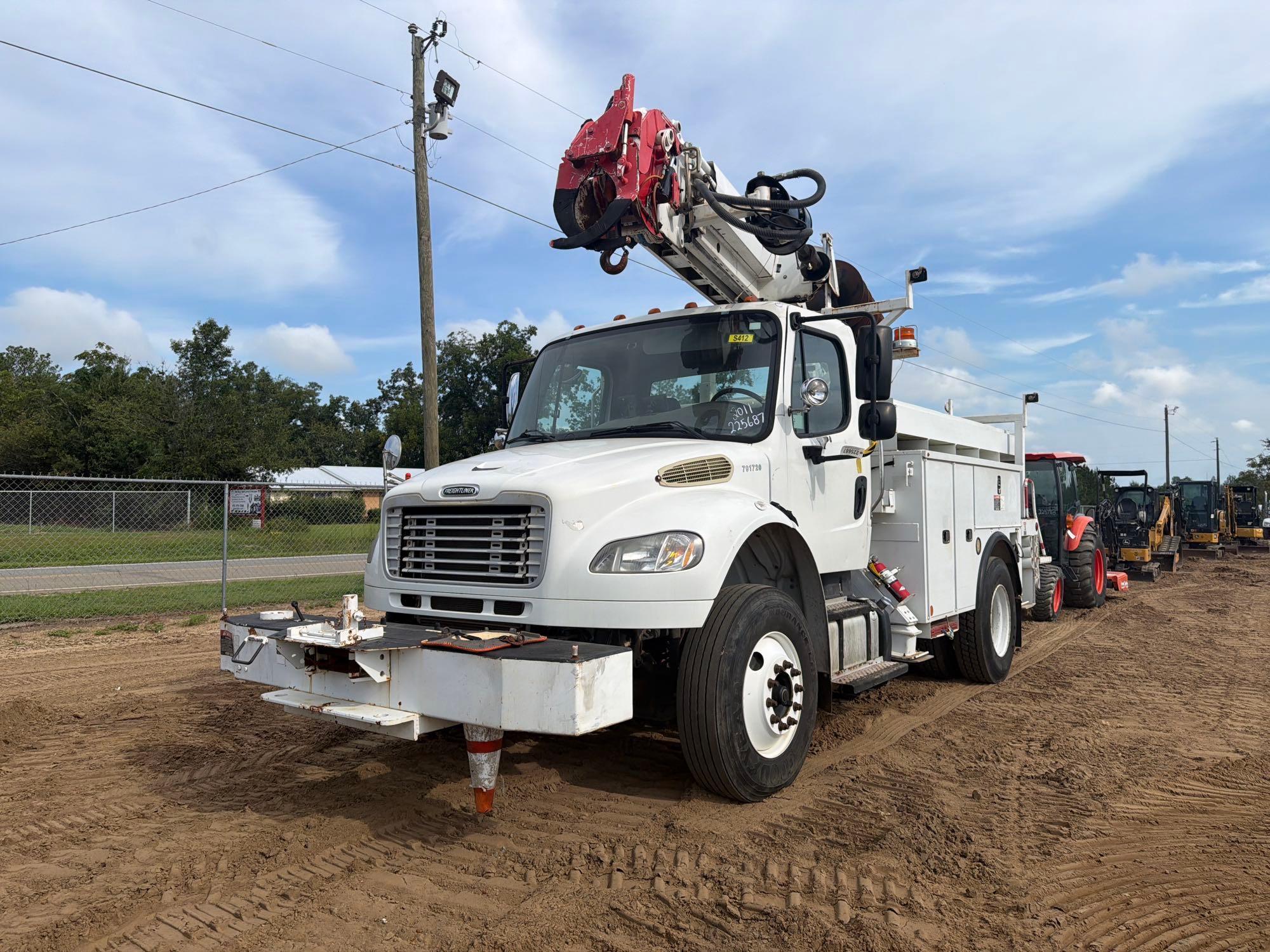 2011 Freightliner M2106