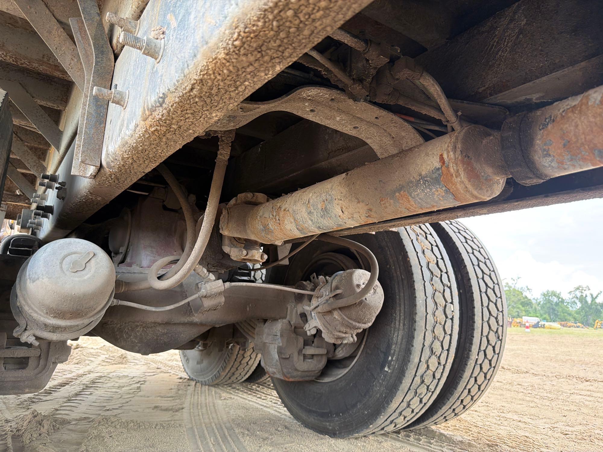 2006 Mack CV713