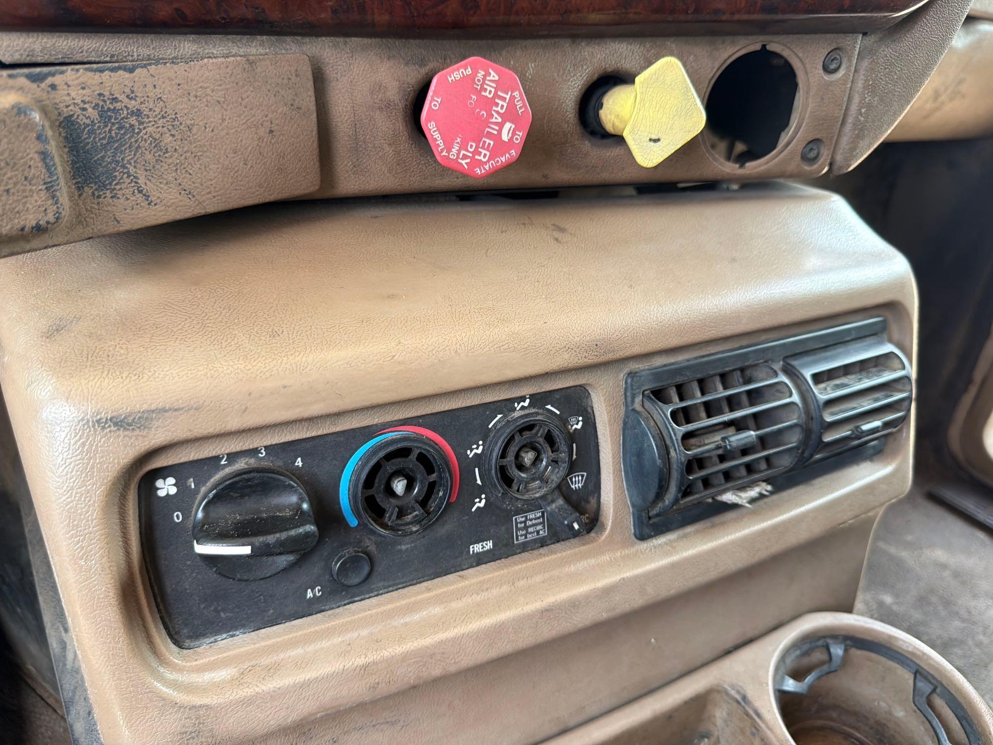 2006 Mack CV713