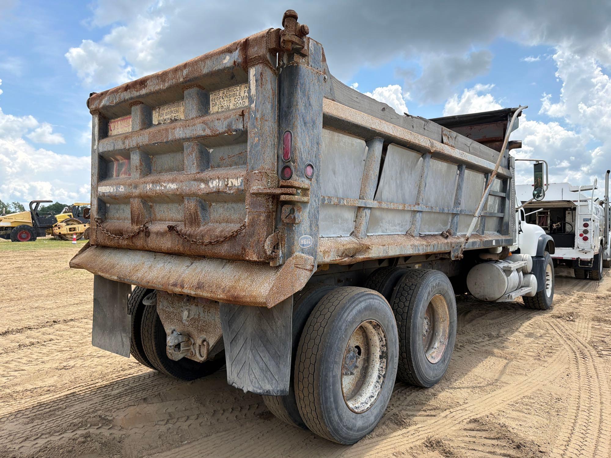 2006 Mack CV713