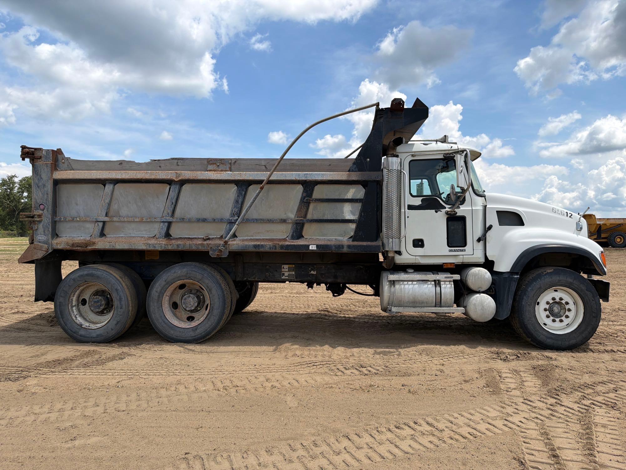 2006 Mack CV713