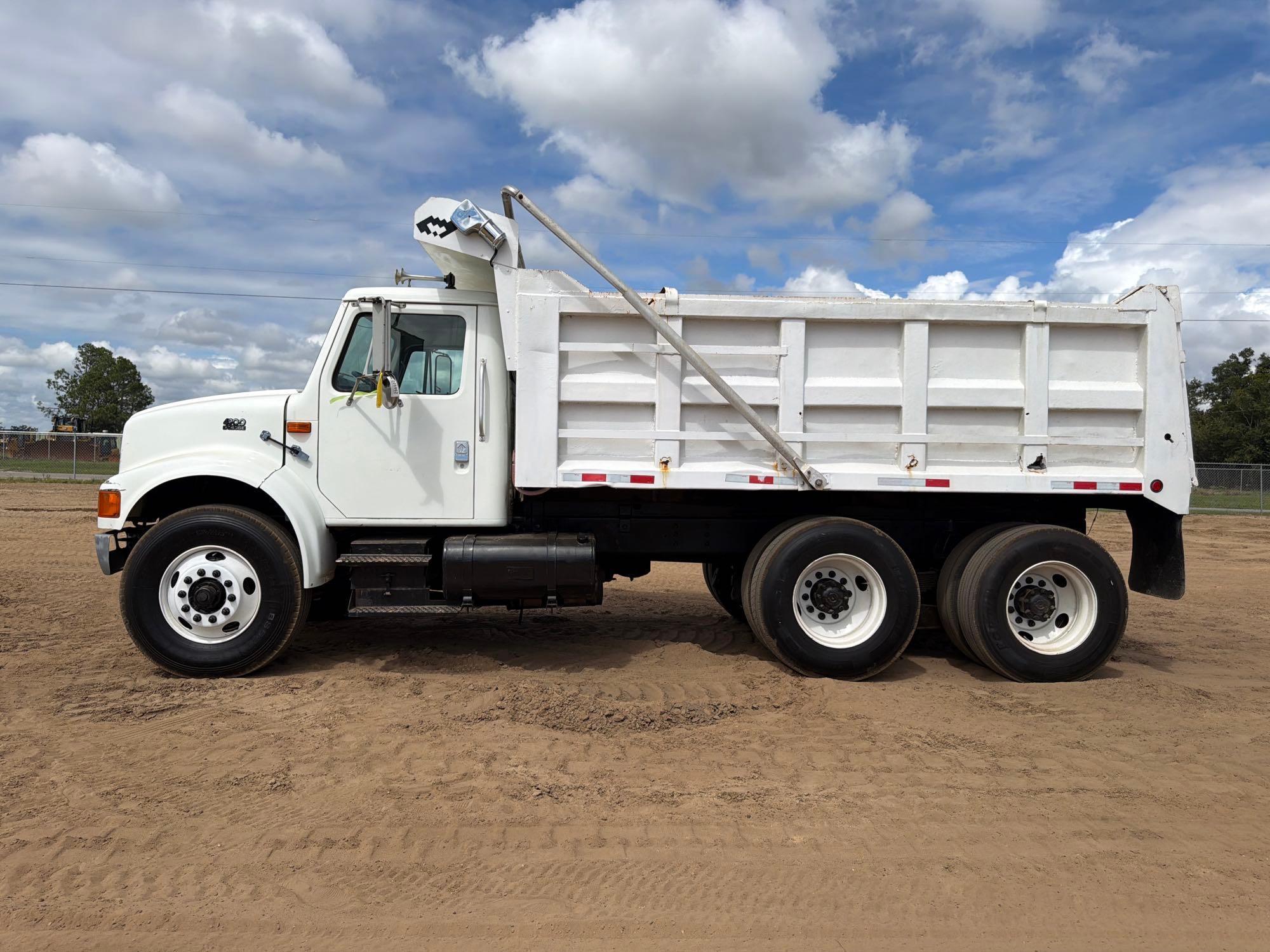 2000 International 4900 6X4