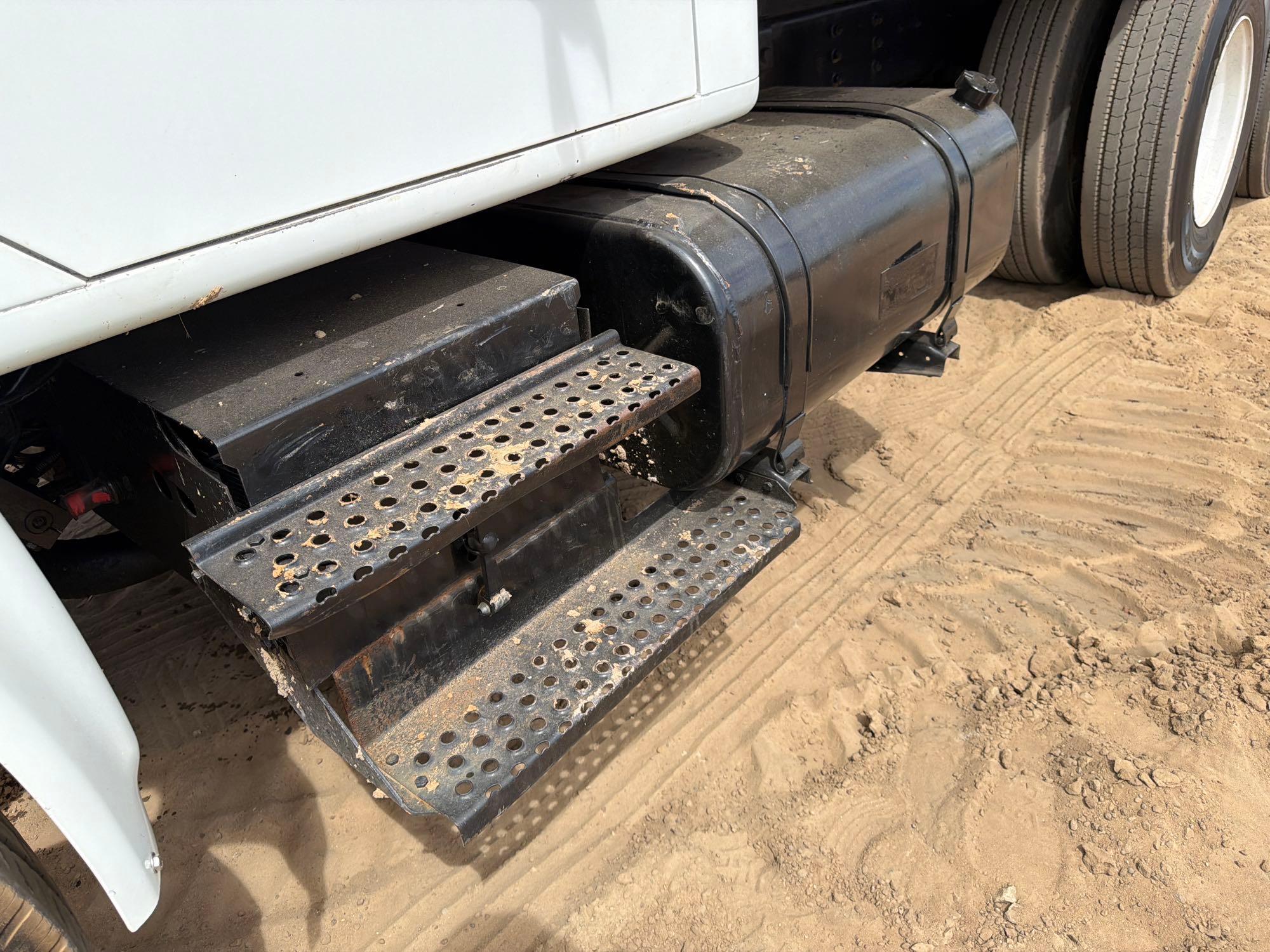 2000 International 4900 6X4