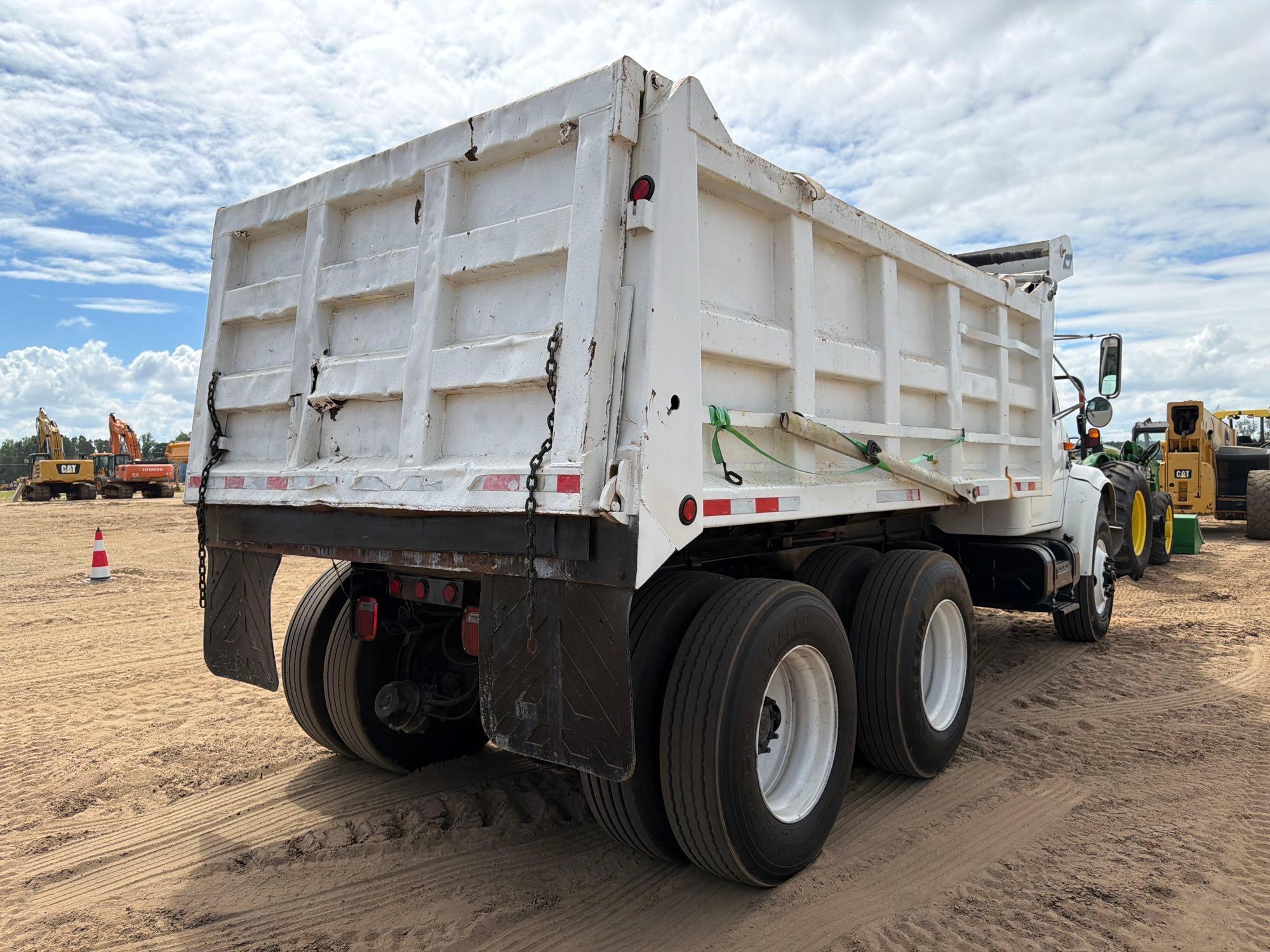 2000 International 4900 6X4