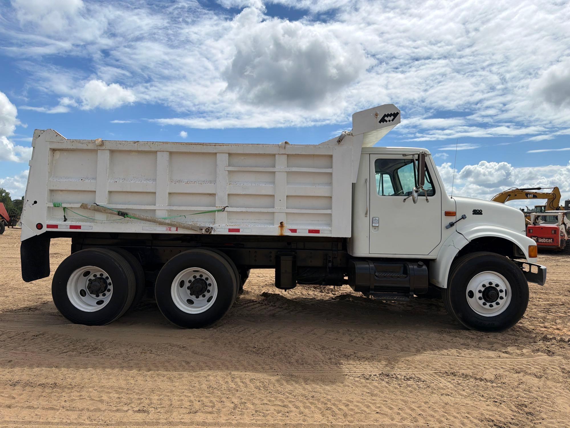 2000 International 4900 6X4