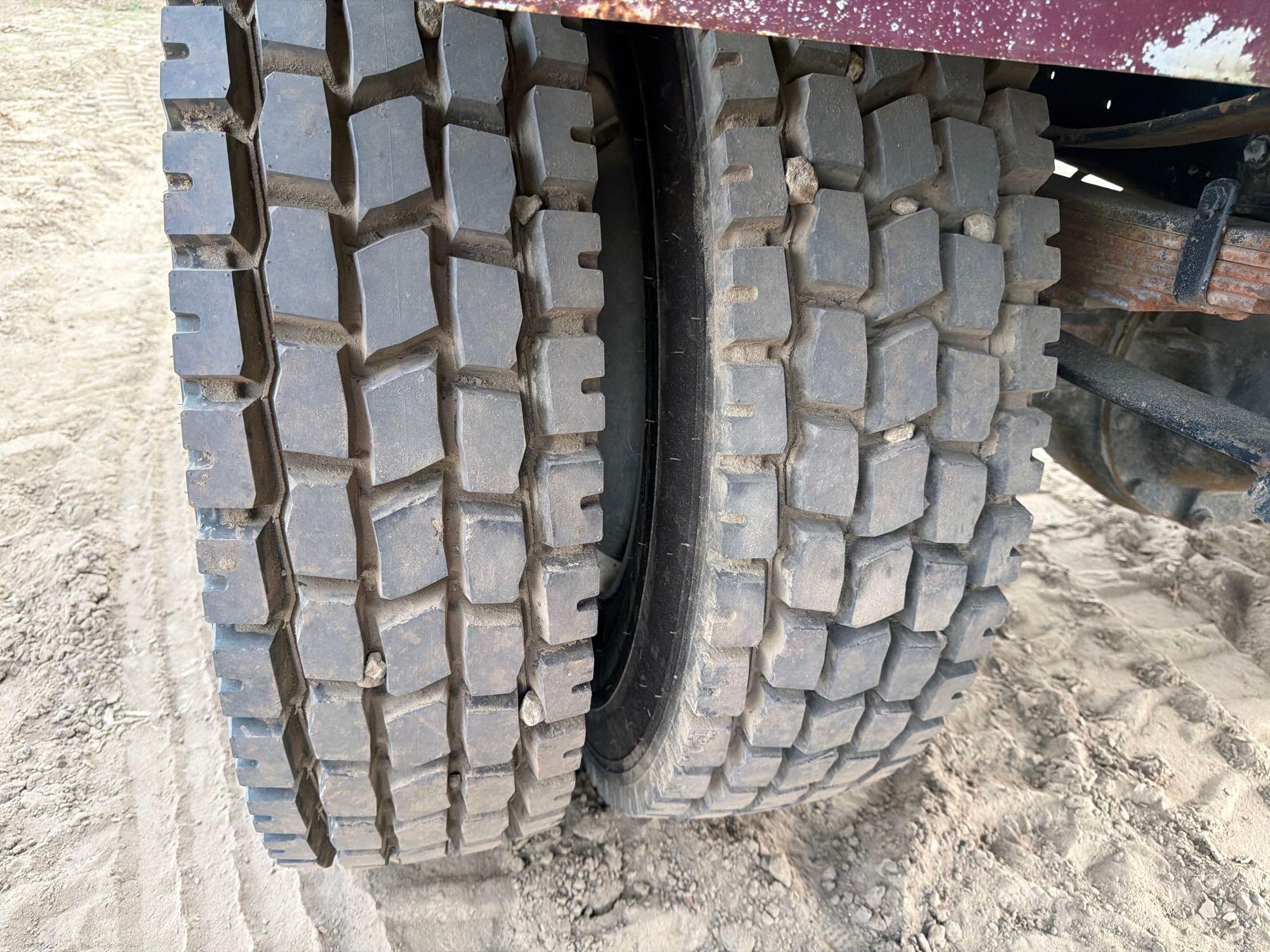 1990 Ford F800