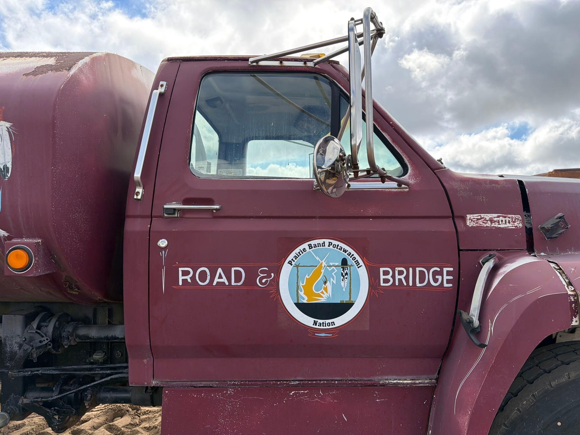 1990 Ford F800