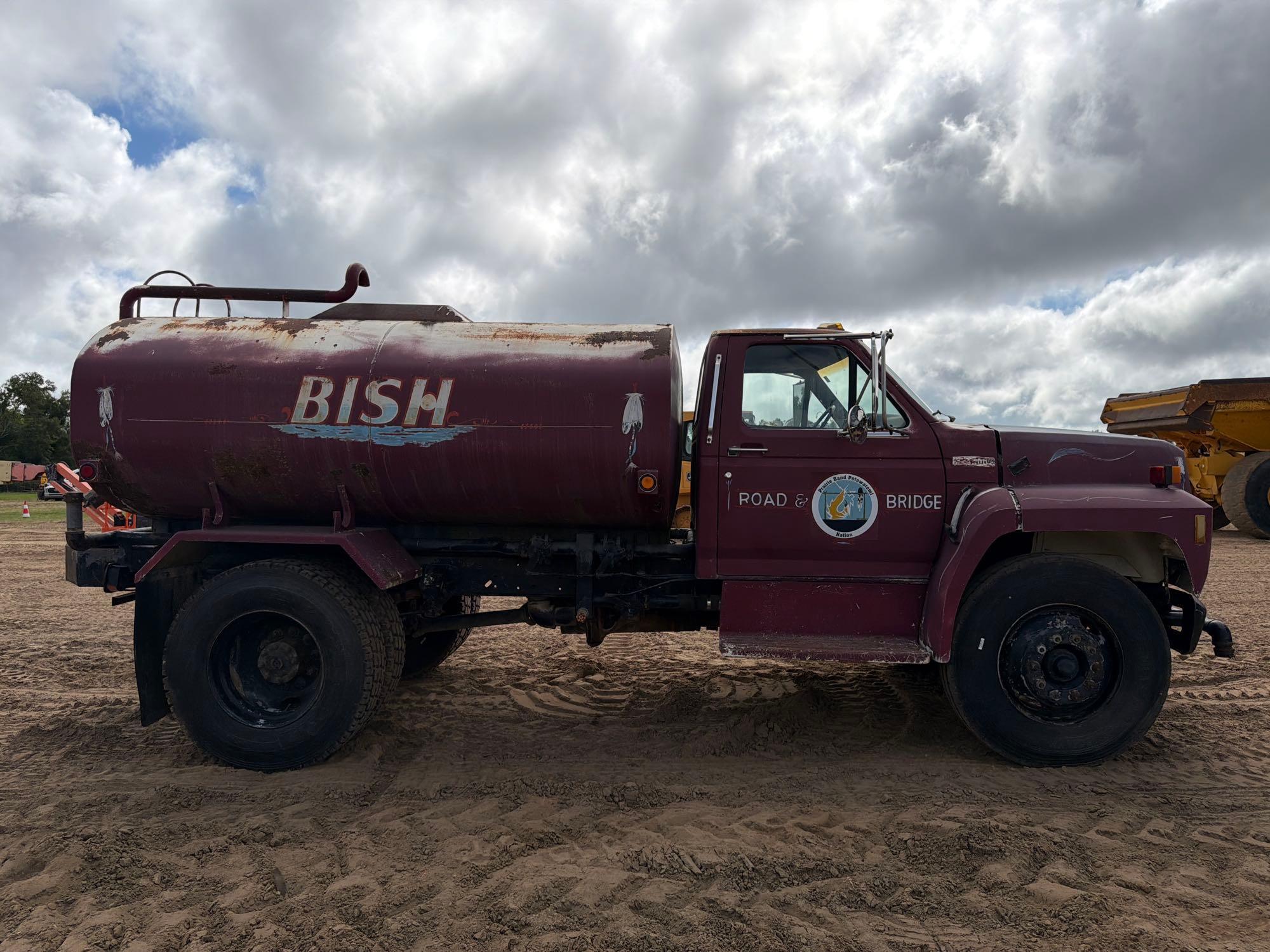 1990 Ford F800