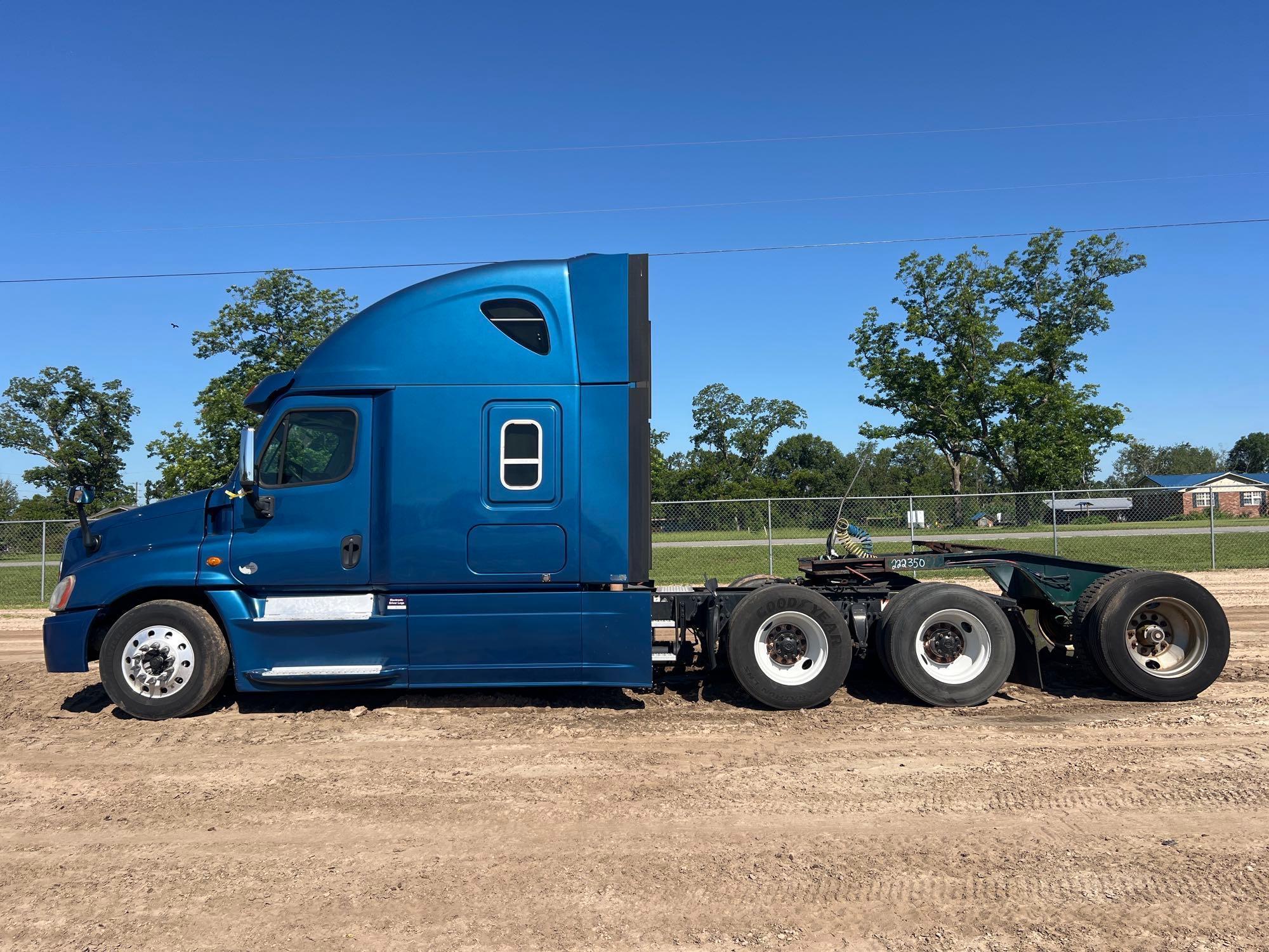 Photo of 2014 Freightliner CASCADIA