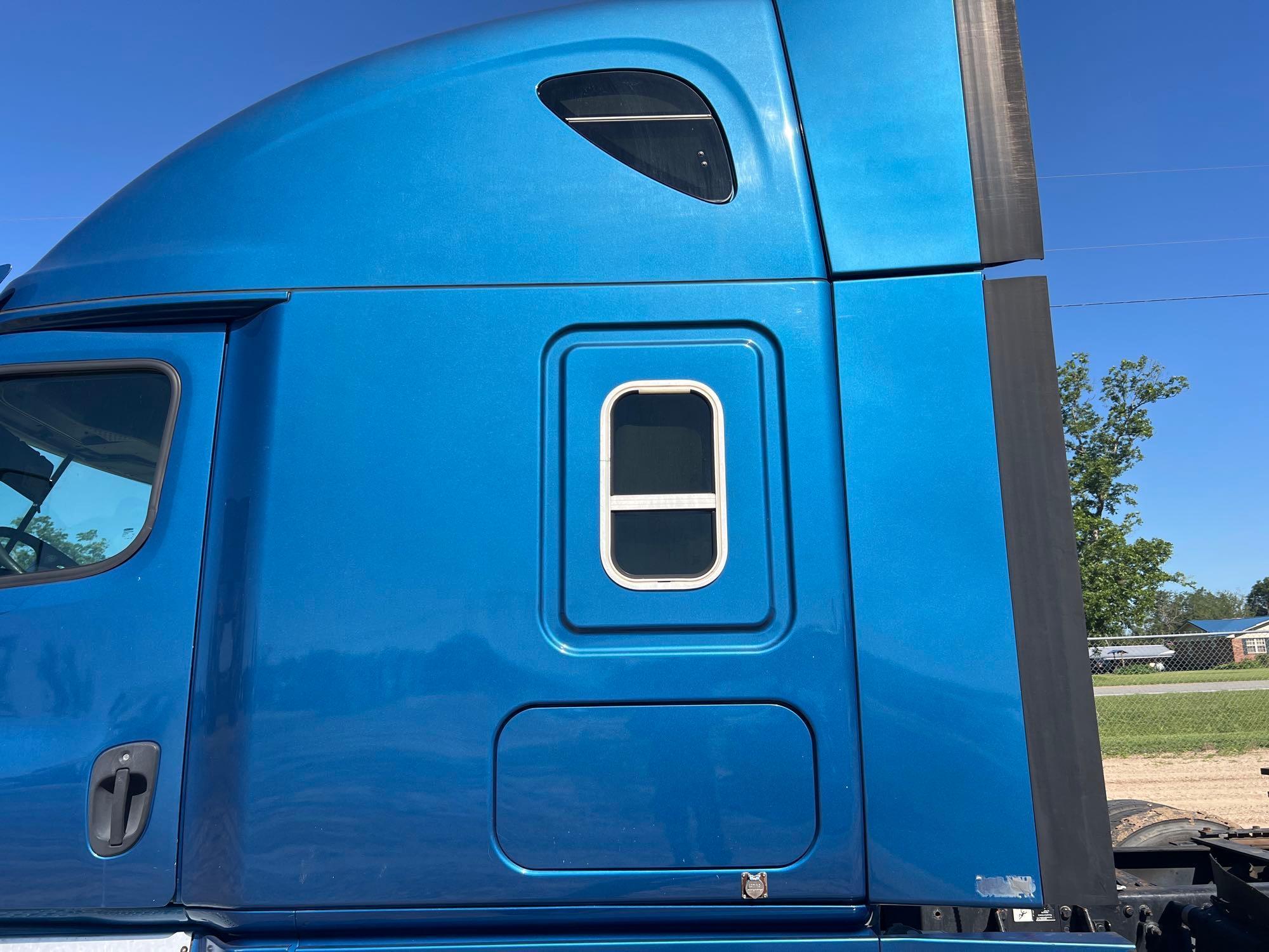2014 Freightliner CASCADIA