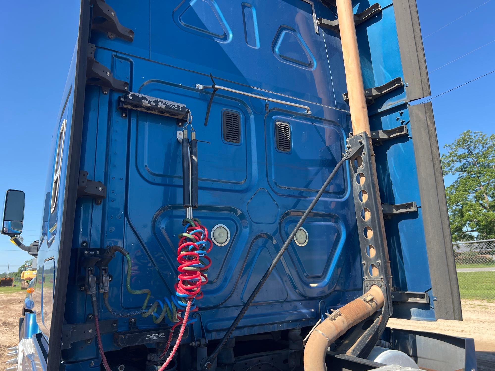 2014 Freightliner CASCADIA