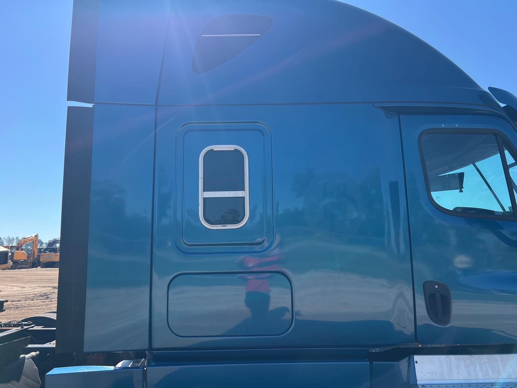 2014 Freightliner CASCADIA
