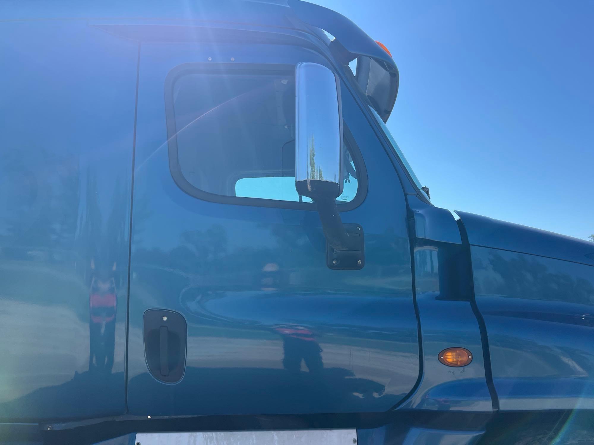 2014 Freightliner CASCADIA