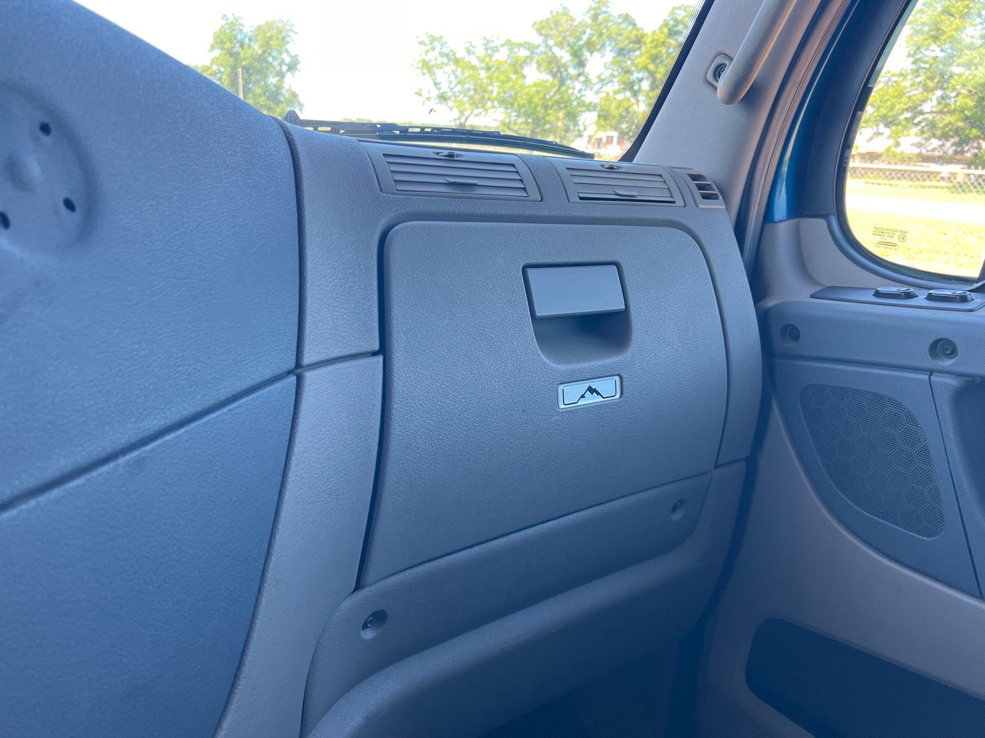 2014 Freightliner CASCADIA