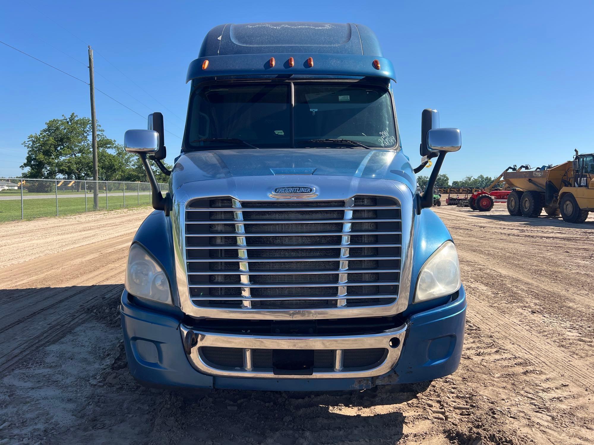 2014 Freightliner CASCADIA