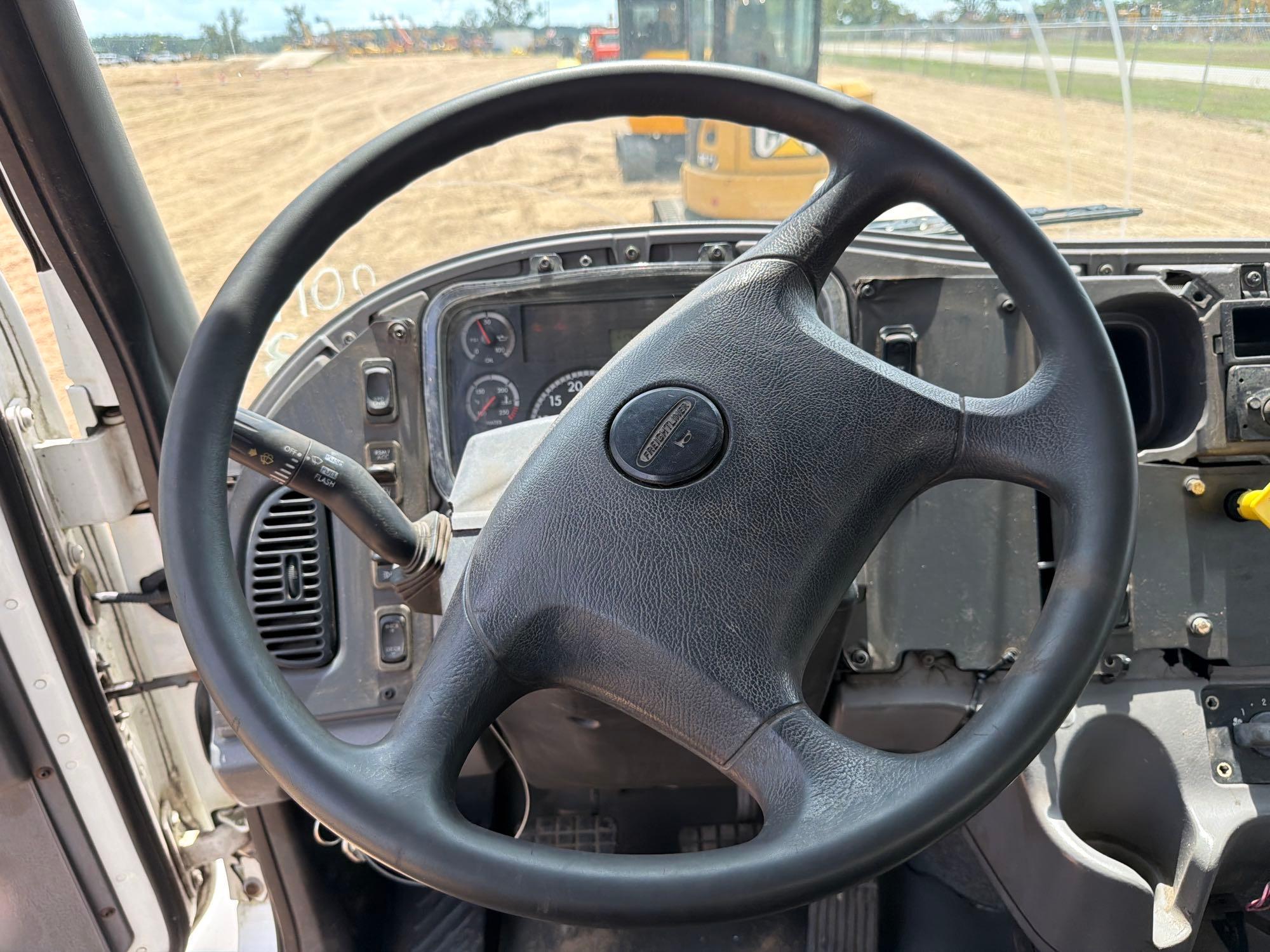 2011 Freightliner Business Class