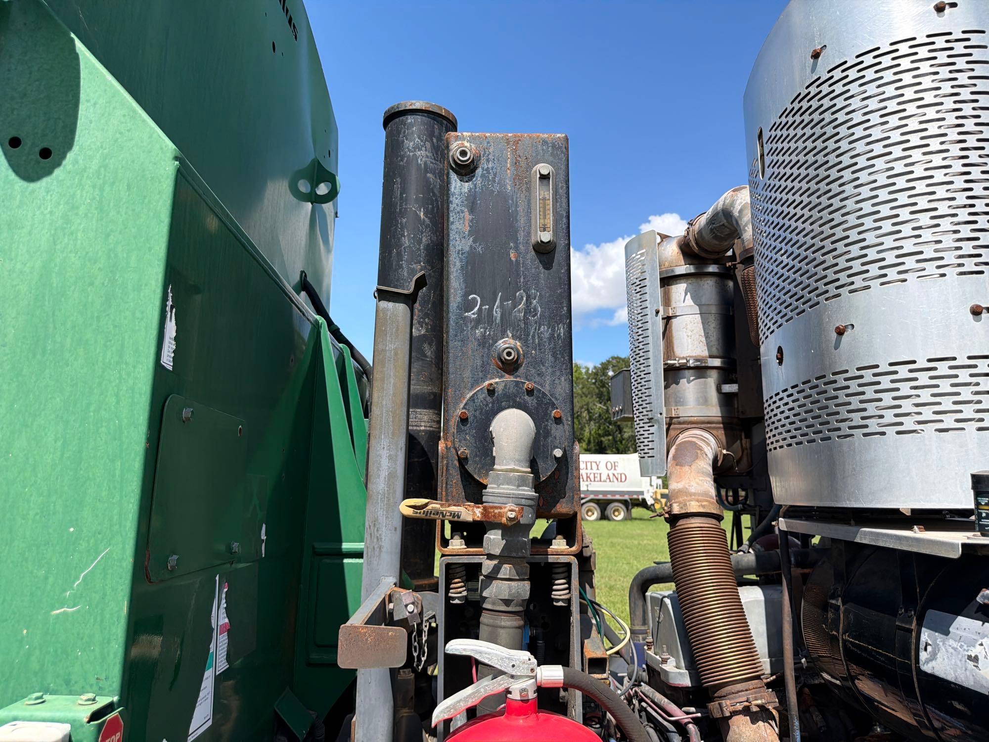 2013 Mack 613