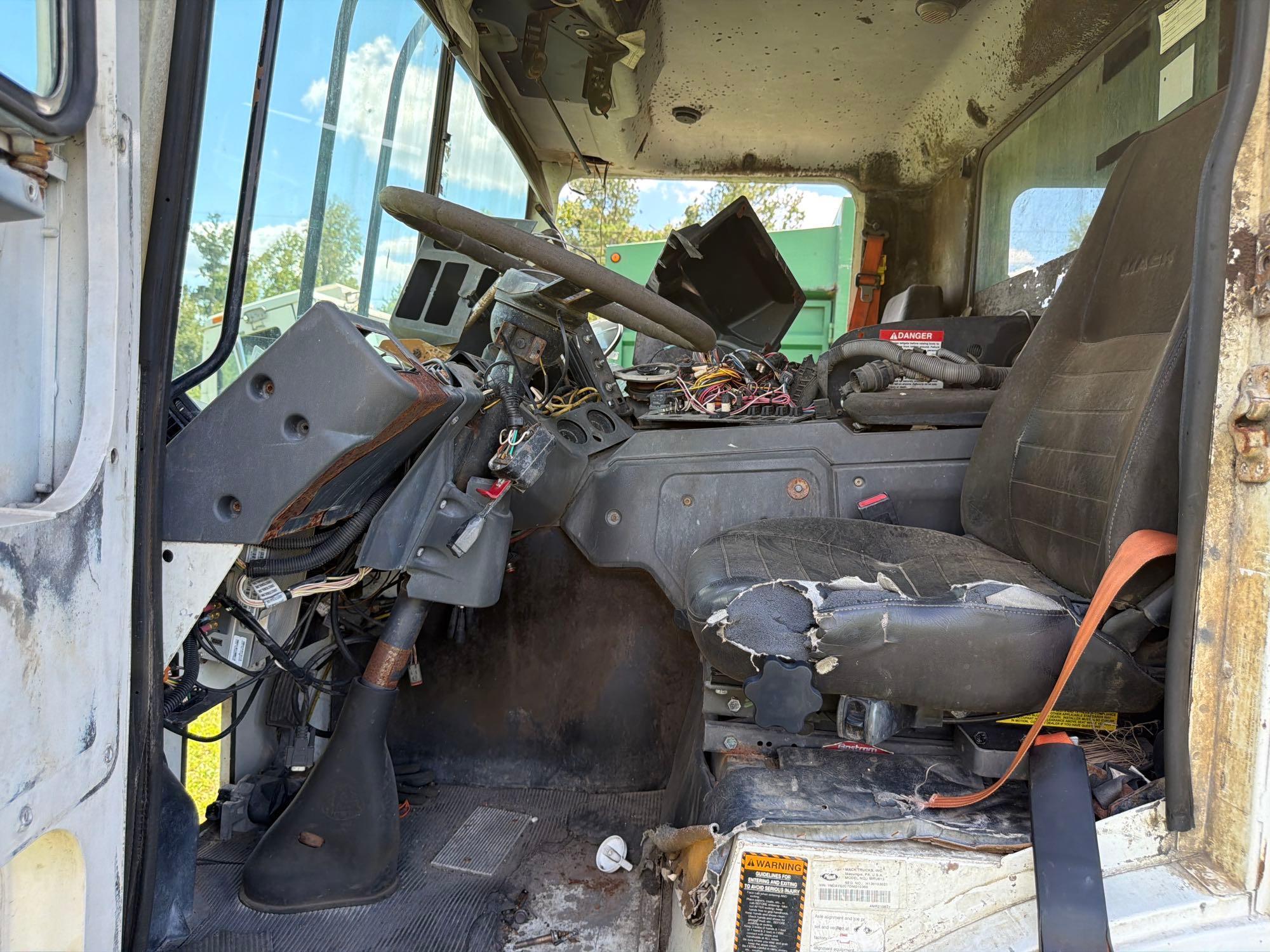 2013 Mack 613