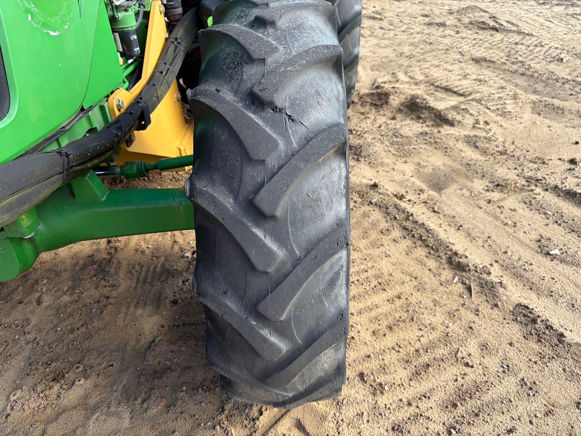 John Deere 5100E