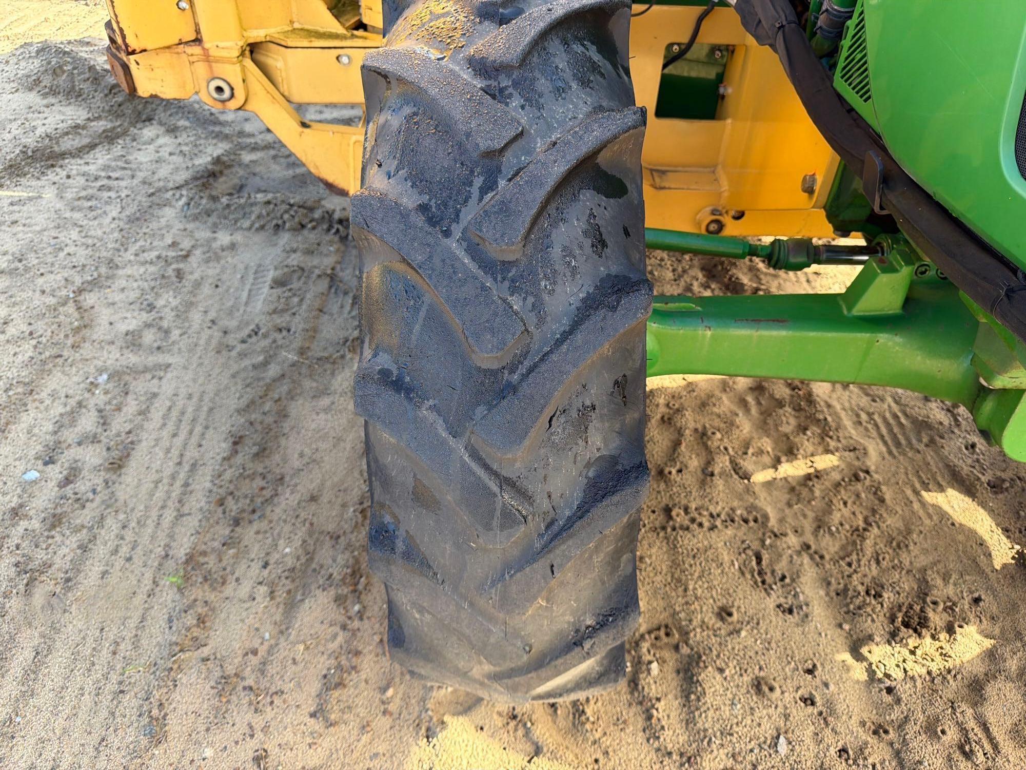 John Deere 5100E