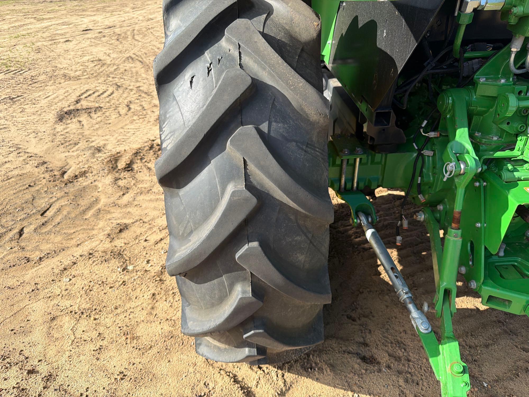 John Deere 5100E