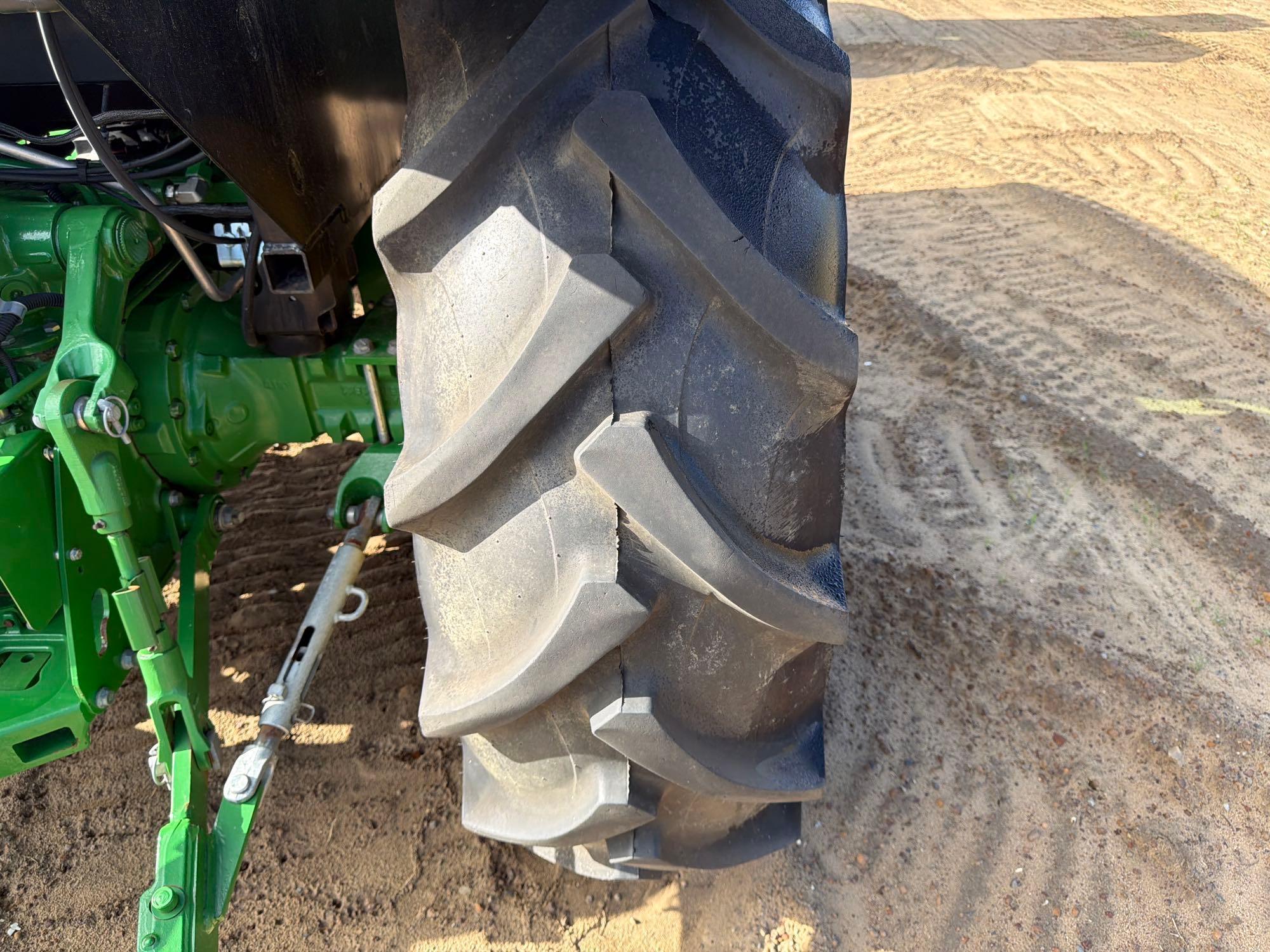 John Deere 5100E